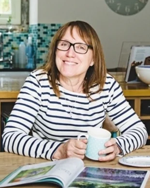 “I love working with you guys – I am full of admiration for what Faye has achieved; you have a fabulous team, lovely products, with an emphasis on local producers and a fantastic ethos … and I always get a hug when I deliver! I would love to receive a Bear Hugs Gift x” - Jane, Tipple Tails