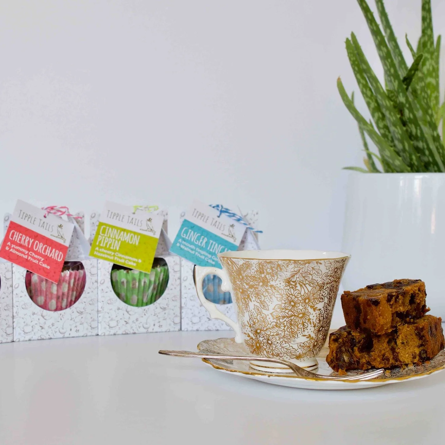 tipple+tails+fruit+cake+bearhugs+gift+box+hug+in+a+box+sheffield+yorkshire.jpg