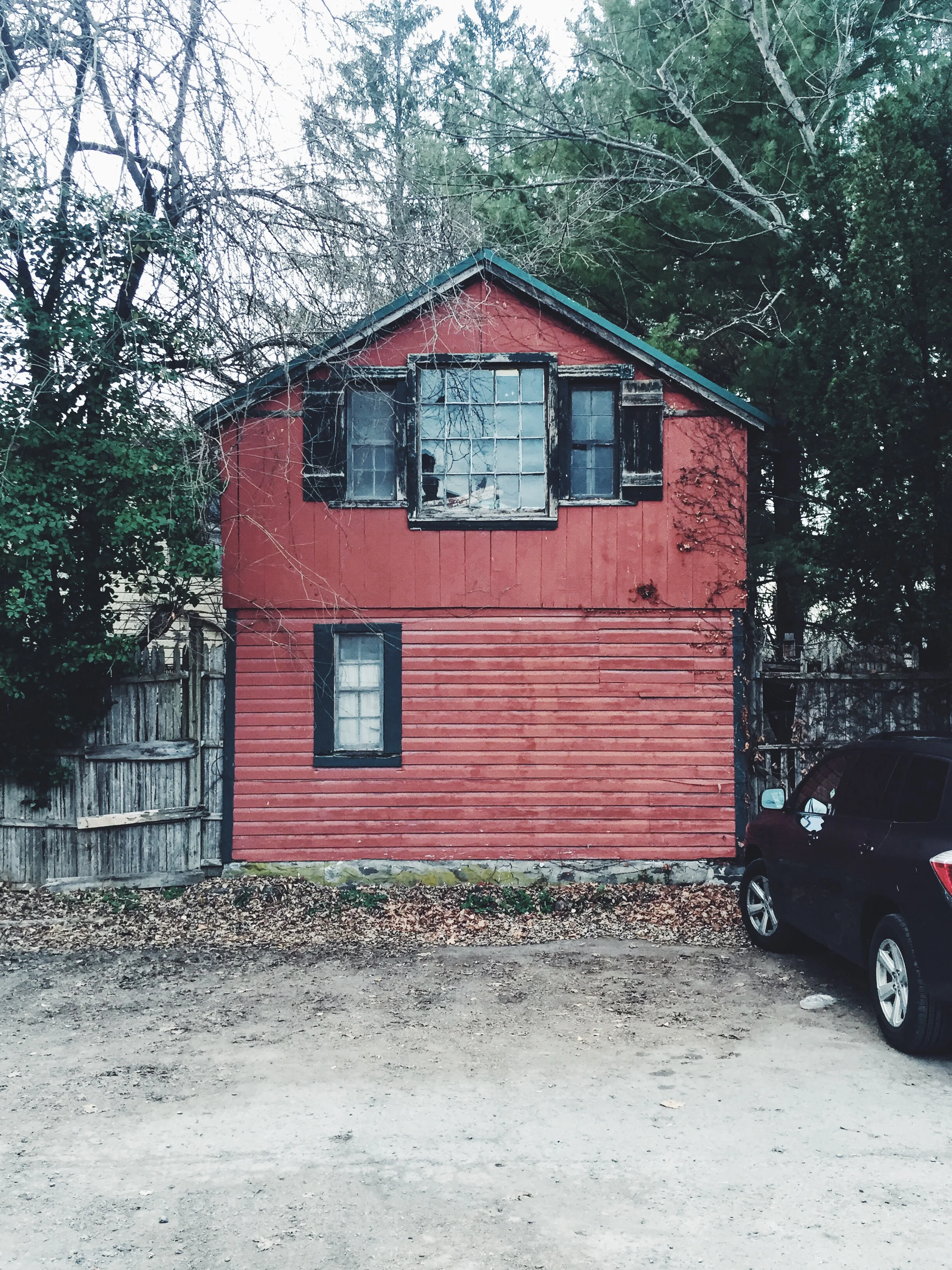 The perfect red building.