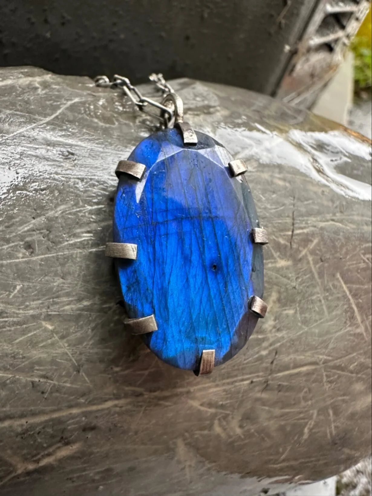Now this is a hunk of labradorite 🤩
#bg #blueground #bluegroundjewelry #labradorite #janediaz #janediazjewelry #shoplocal #shopsmall #designer #designerjewelry #pittsford #rochester