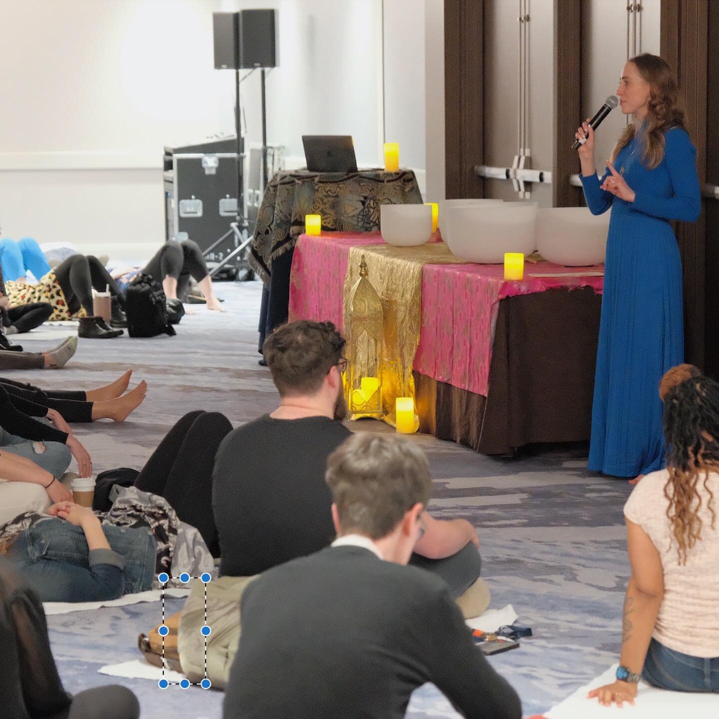 4 things I loved about this year&rsquo;s Confab finale:
⁣
1. Got to offer sound healing meditation to a group of exhausted-yet-exhilarated conference attendees at the end of a long, productive day. Even with a larger room this year, it was packed! ⁣
