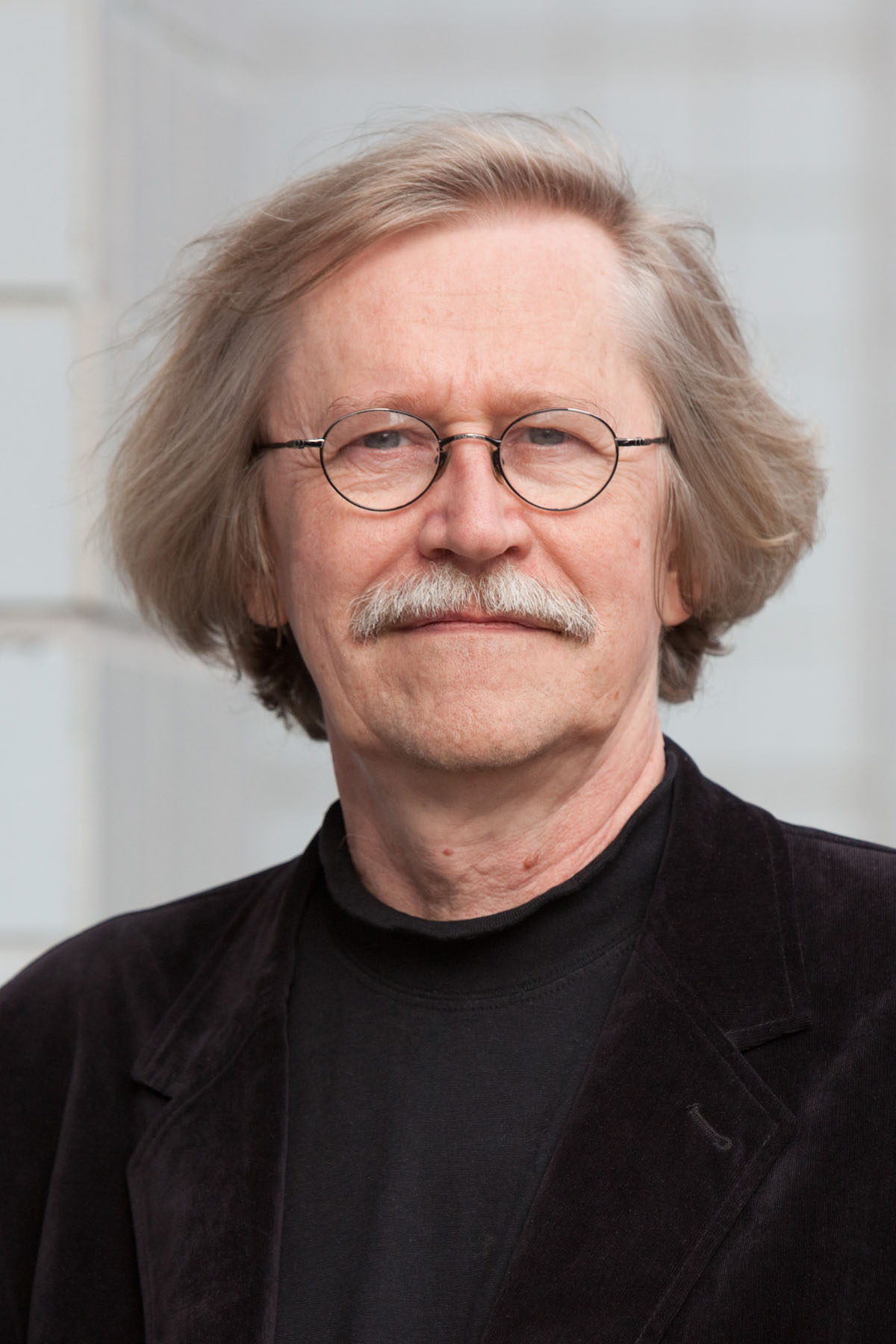 Arto_Kiviniemi_1200x1800.jpg