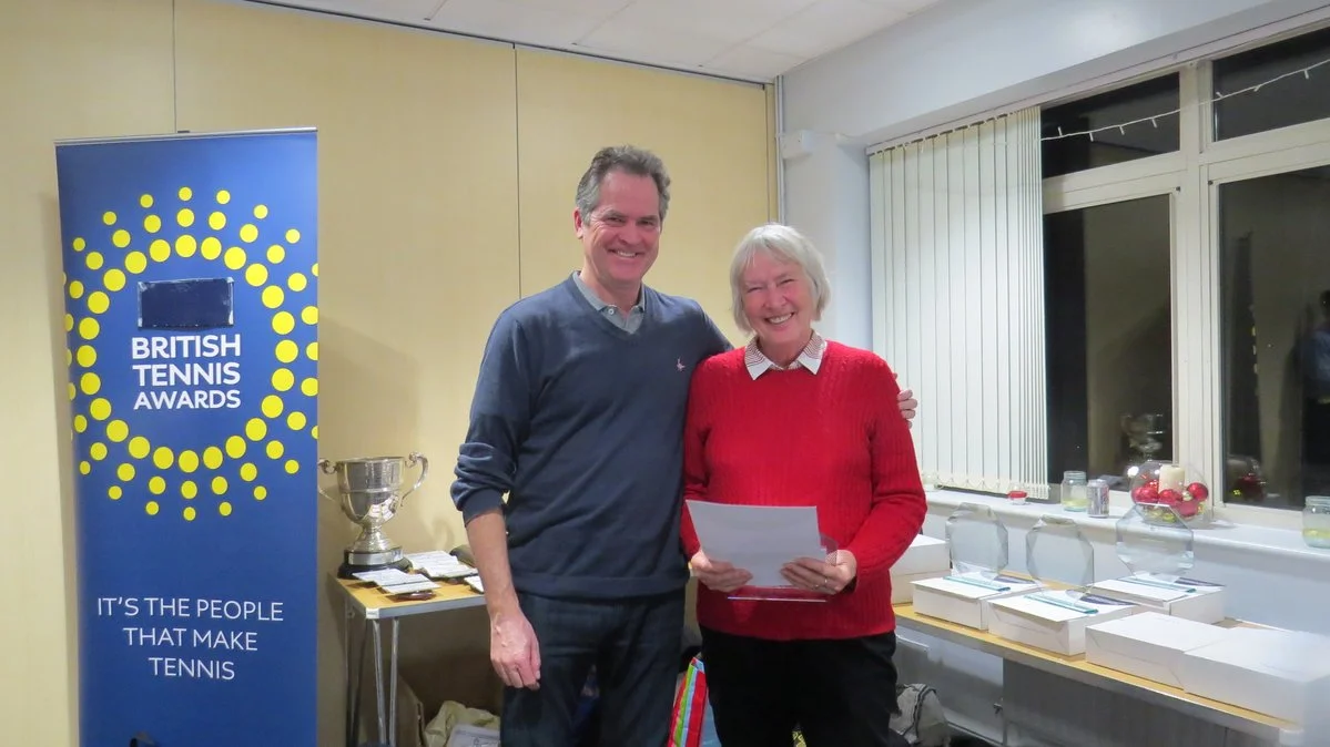 The County’s Performance Manager, Chris Wilkinson (former British No1 tennis player) presenting Margaret with the H&IOW ‘Club of the Year 2018’ Award