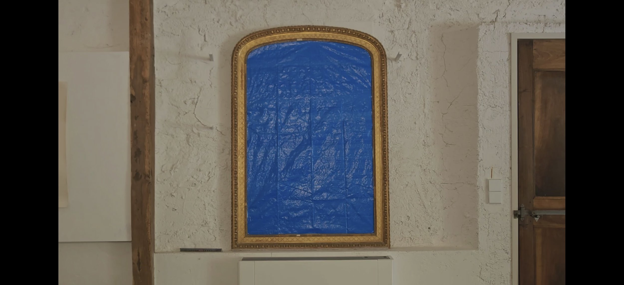 MIROIR SUR LE MUR.jpg