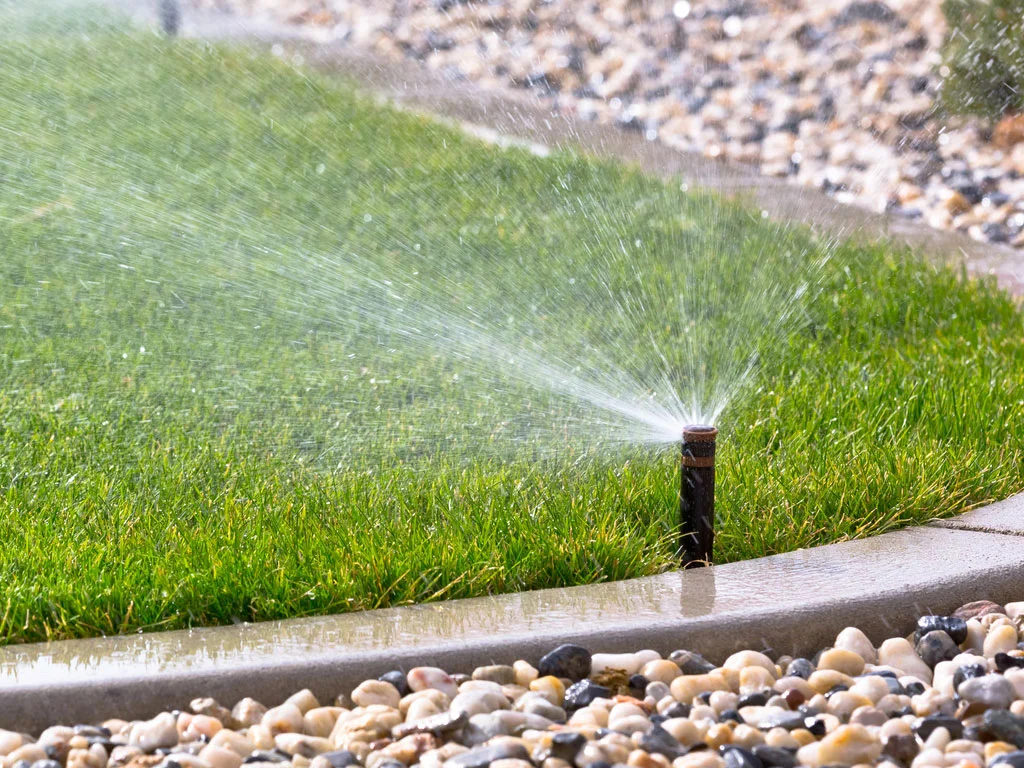 irrigazione-automatica-terreno-umido-prato bra cuneo termosanitaria bra sistemi irrigazione hunter .jpg