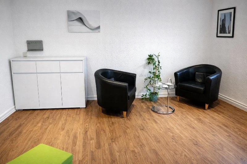 Therapieraum der Heilpraktikerin für Psychotherapie Nadine Ladier in Wiesbaden