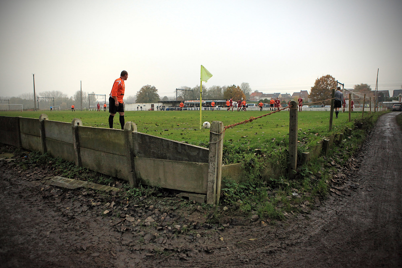 Fodbold i provinsen. Foto: Jürgen Vantomme