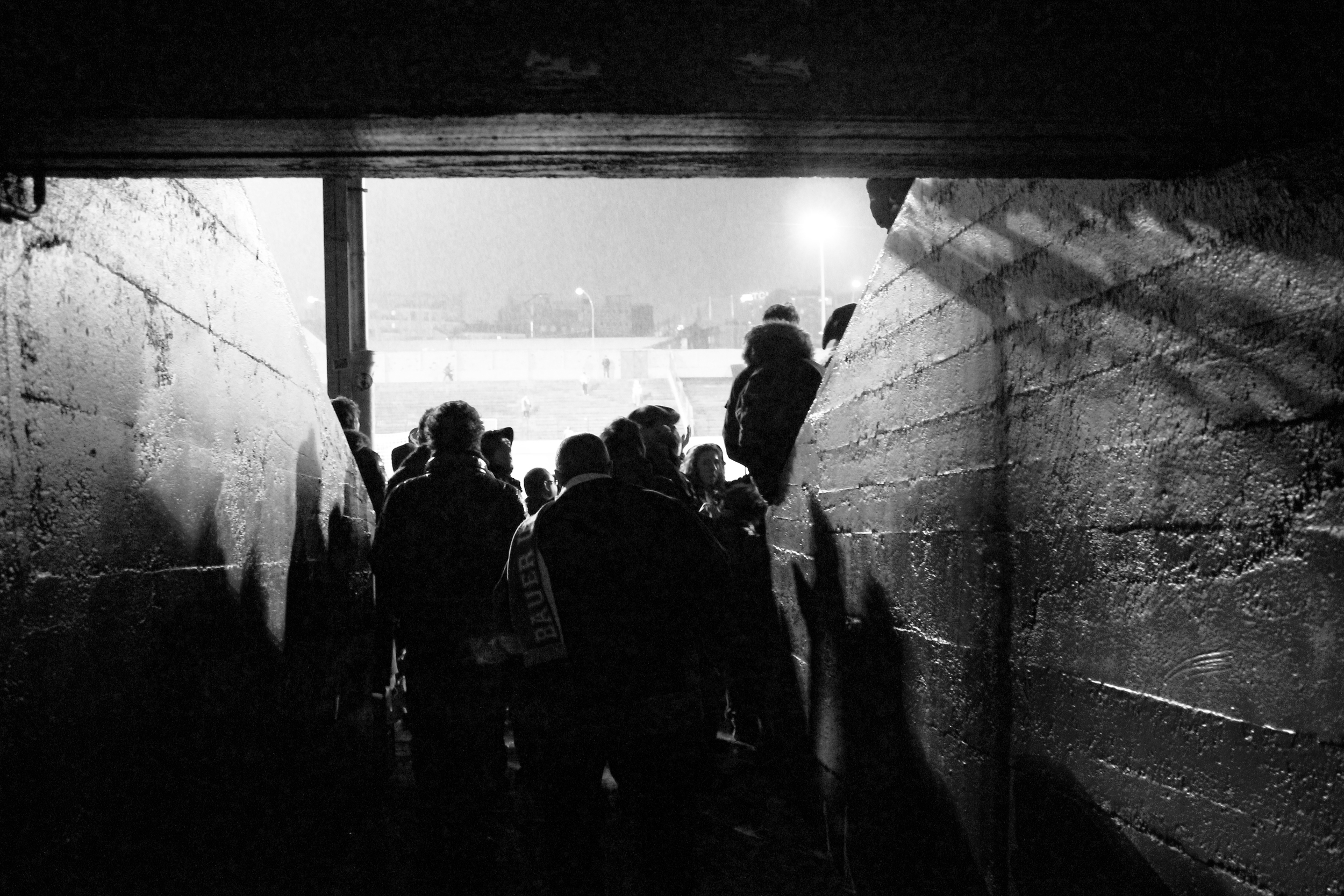 Indgangen til den ene langside på Stade Bauer. Hjemmebane for Red Star FC. Foto: Hugo Cadena