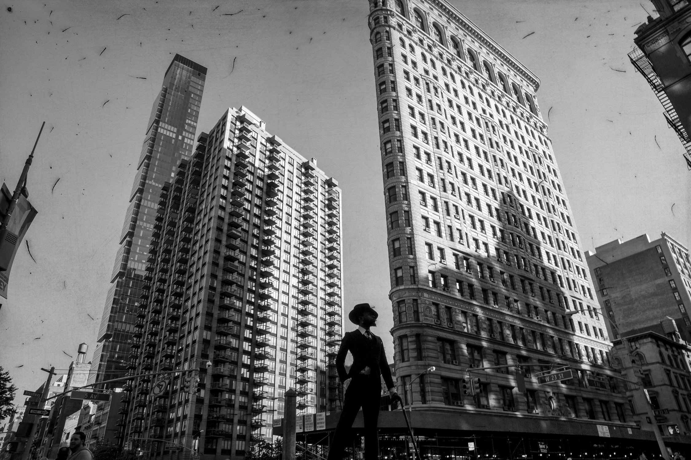  Erik, Flatiron Building, Manhattan.  Photographie &amp; technique mixte, 40 x 50 cm.  1/5  1400 €       