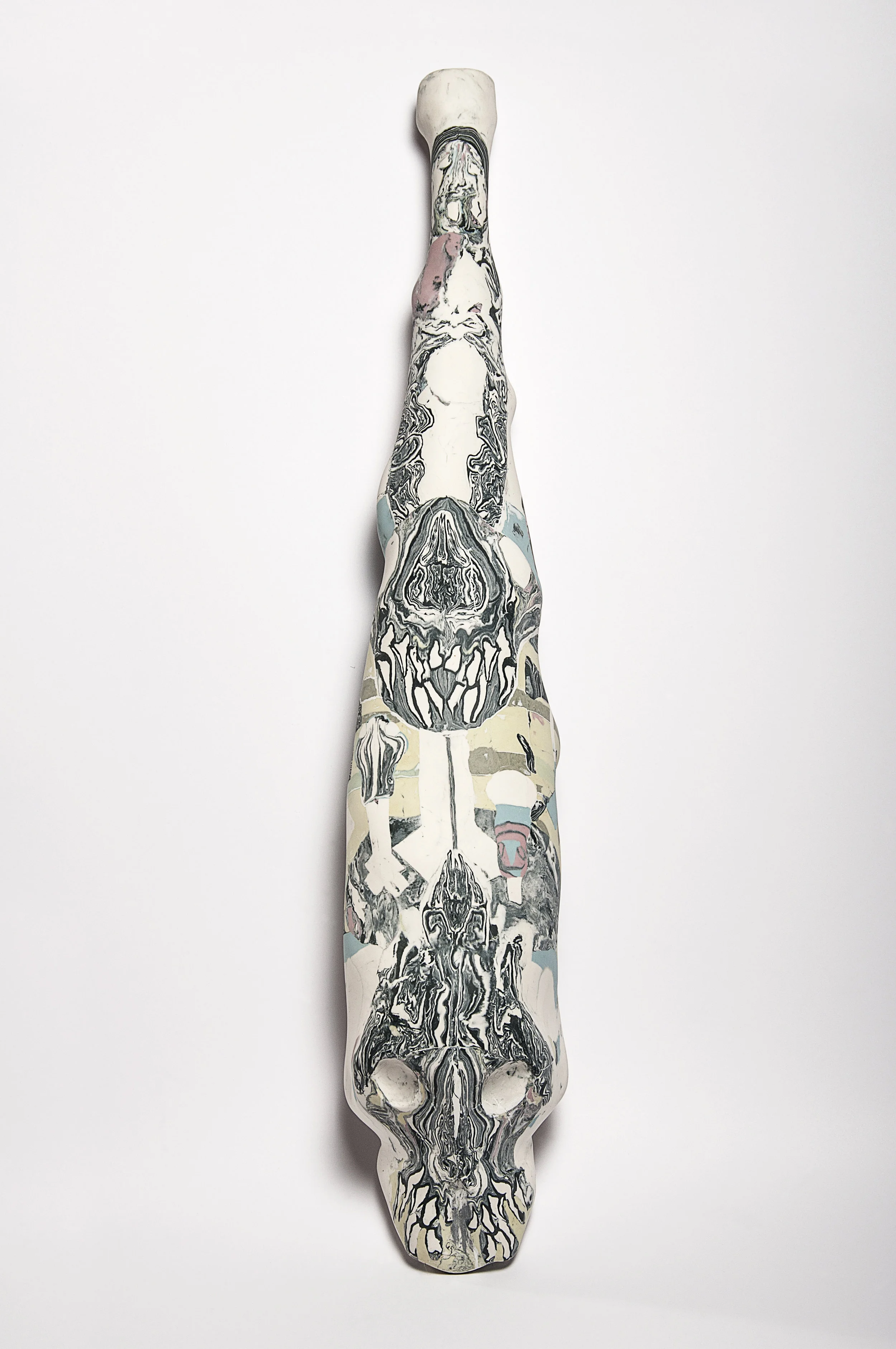  Morgenstern, 2015, Porcelaine HT°, nériage, pigments, 72 x 14 x 16 cm / CHF 3200.- 
