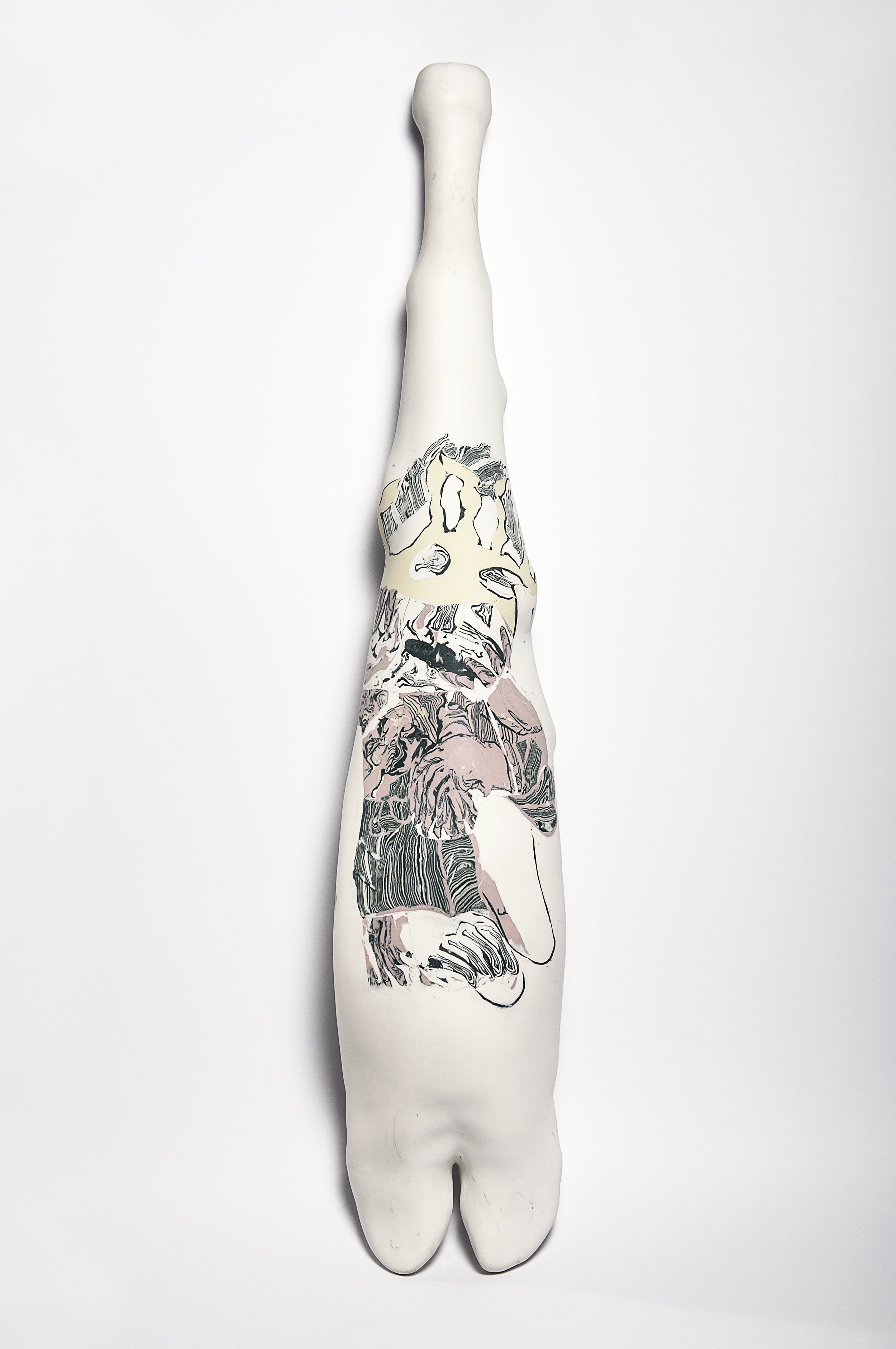  Morgenstern, 2015, Porcelaine HT°, nériage, pigments, 72 x 14 x 16 cm / CHF 3200.- 