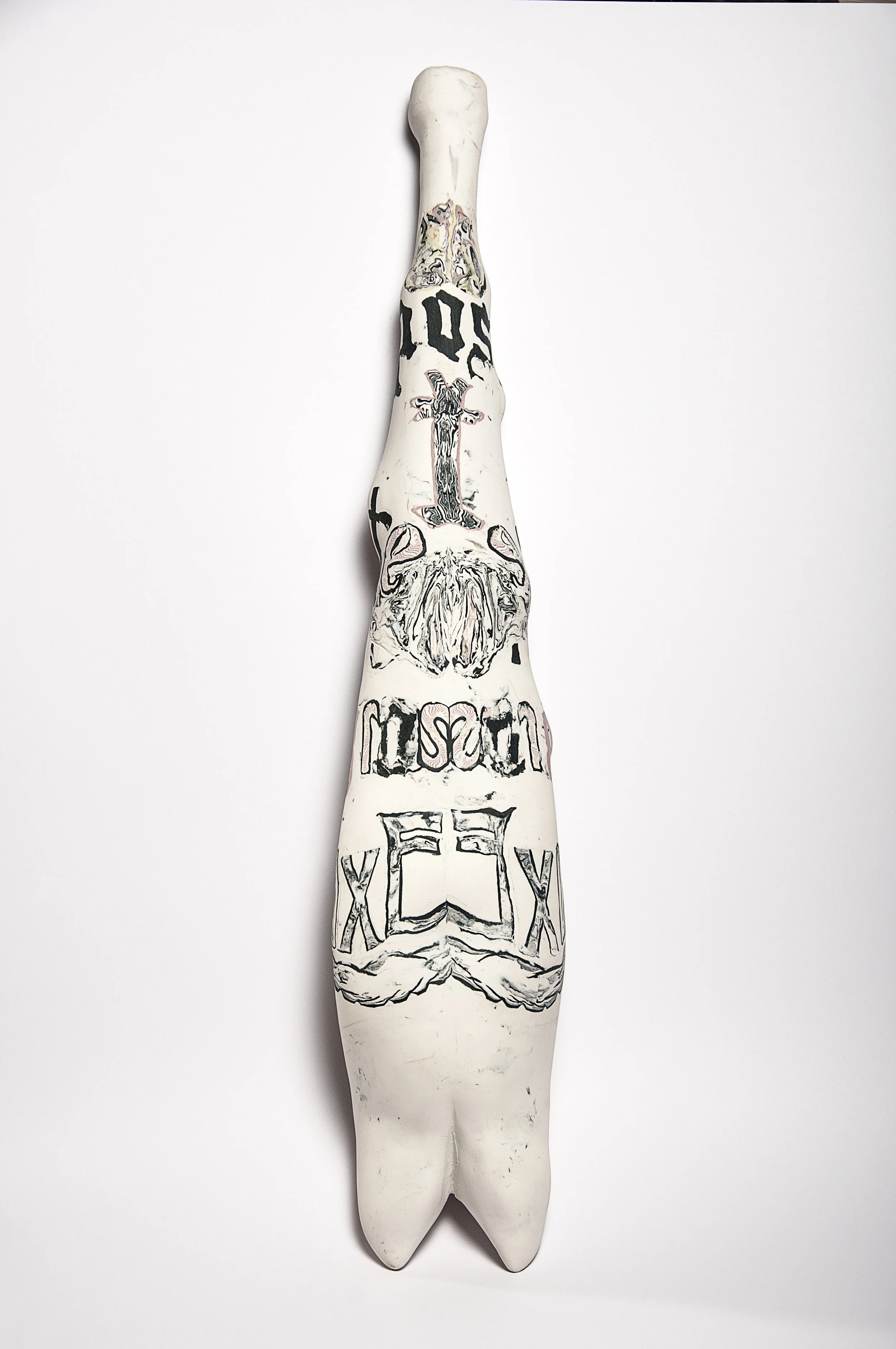 Morgenstern, 2015, Porcelaine HT°, nériage, pigments, 72 x 14 x 16 cm / CHF 3200.-