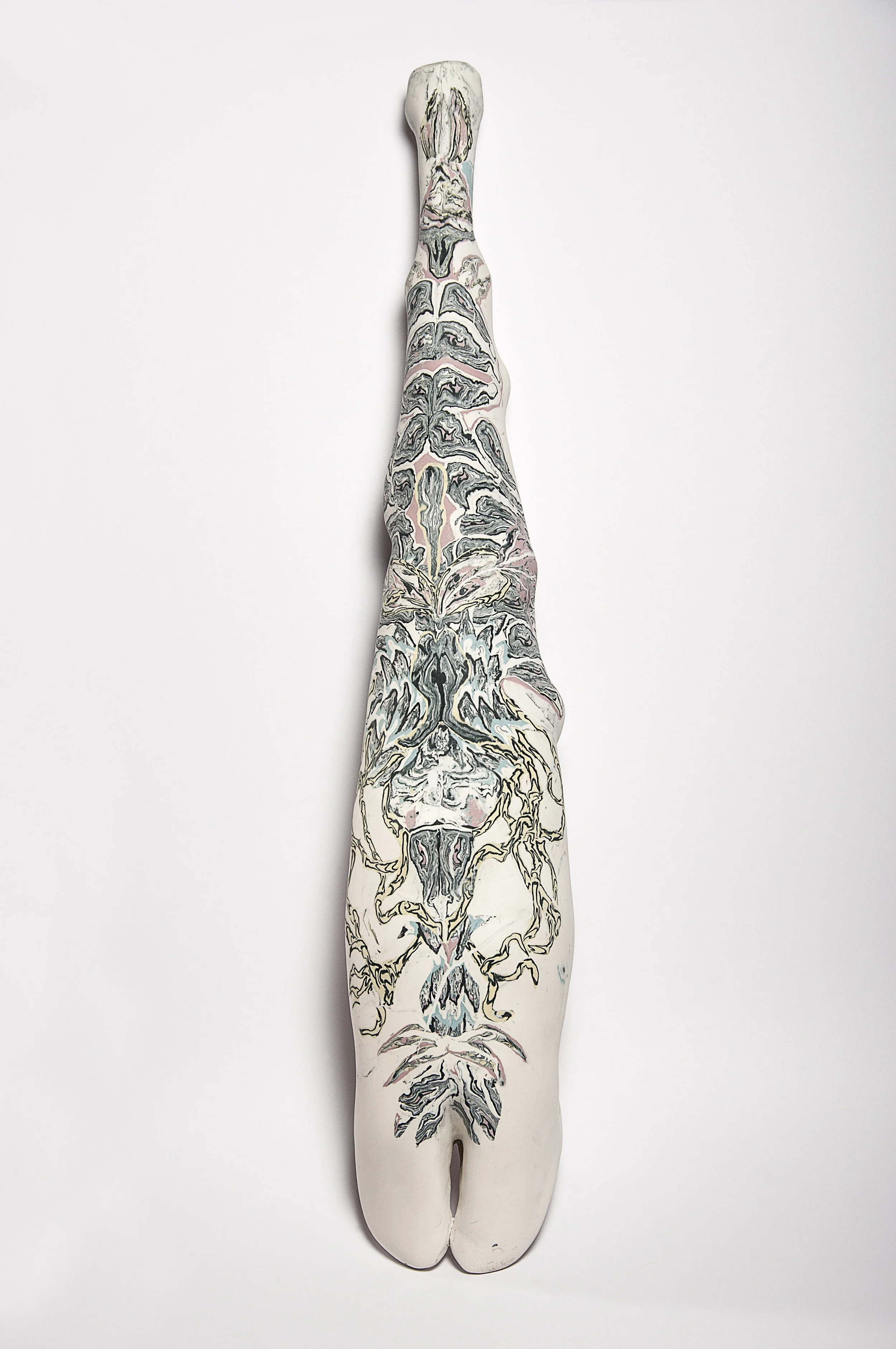 Morgenstern, 2015, Porcelaine HT°, nériage, pigments, 72 x 14 x 16 cm / CHF 3200.-
