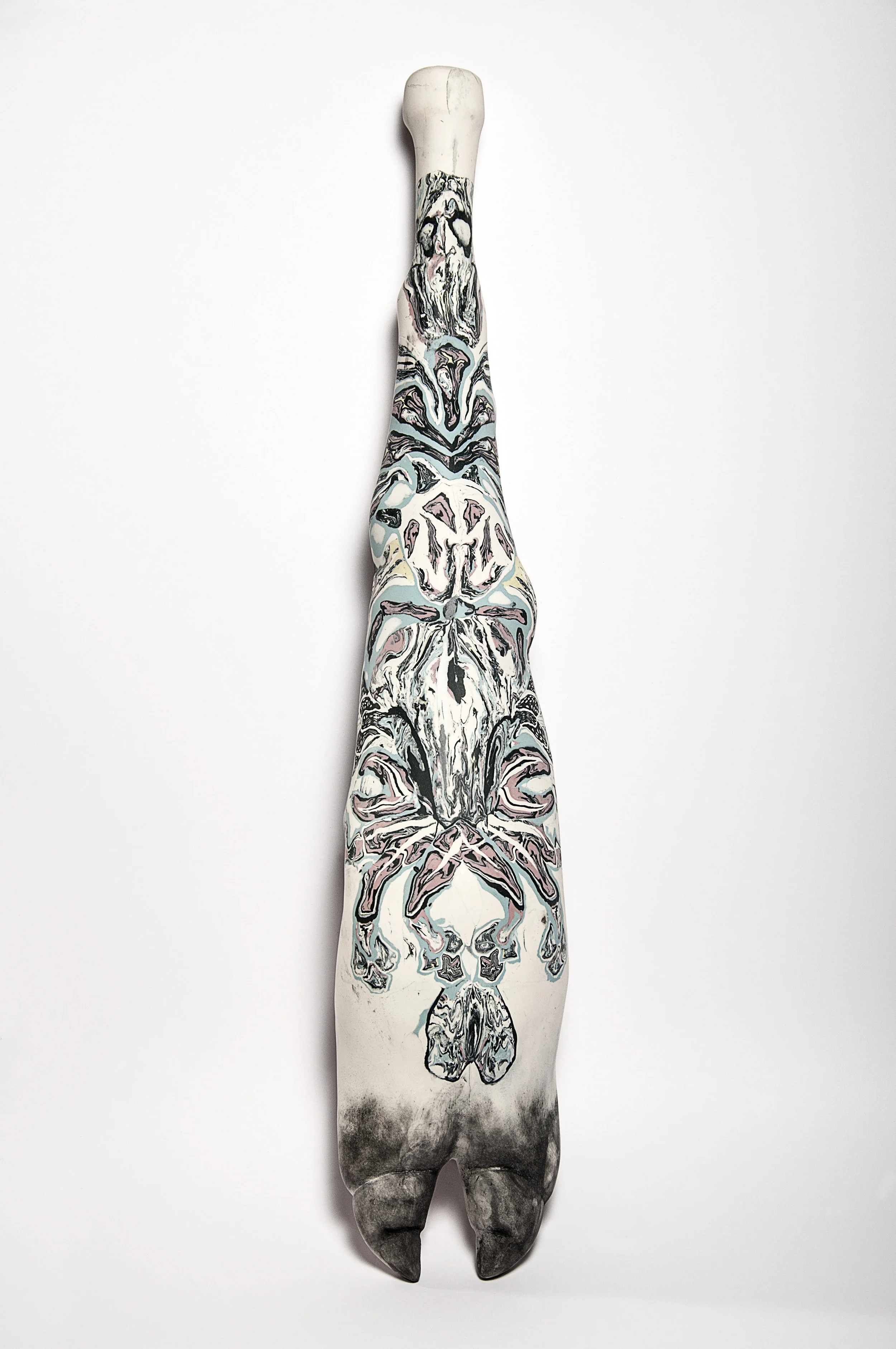  Morgenstern, 2015, Porcelaine HT°, nériage, pigments, 72 x 14 x 16 cm / CHF 3200.- 
