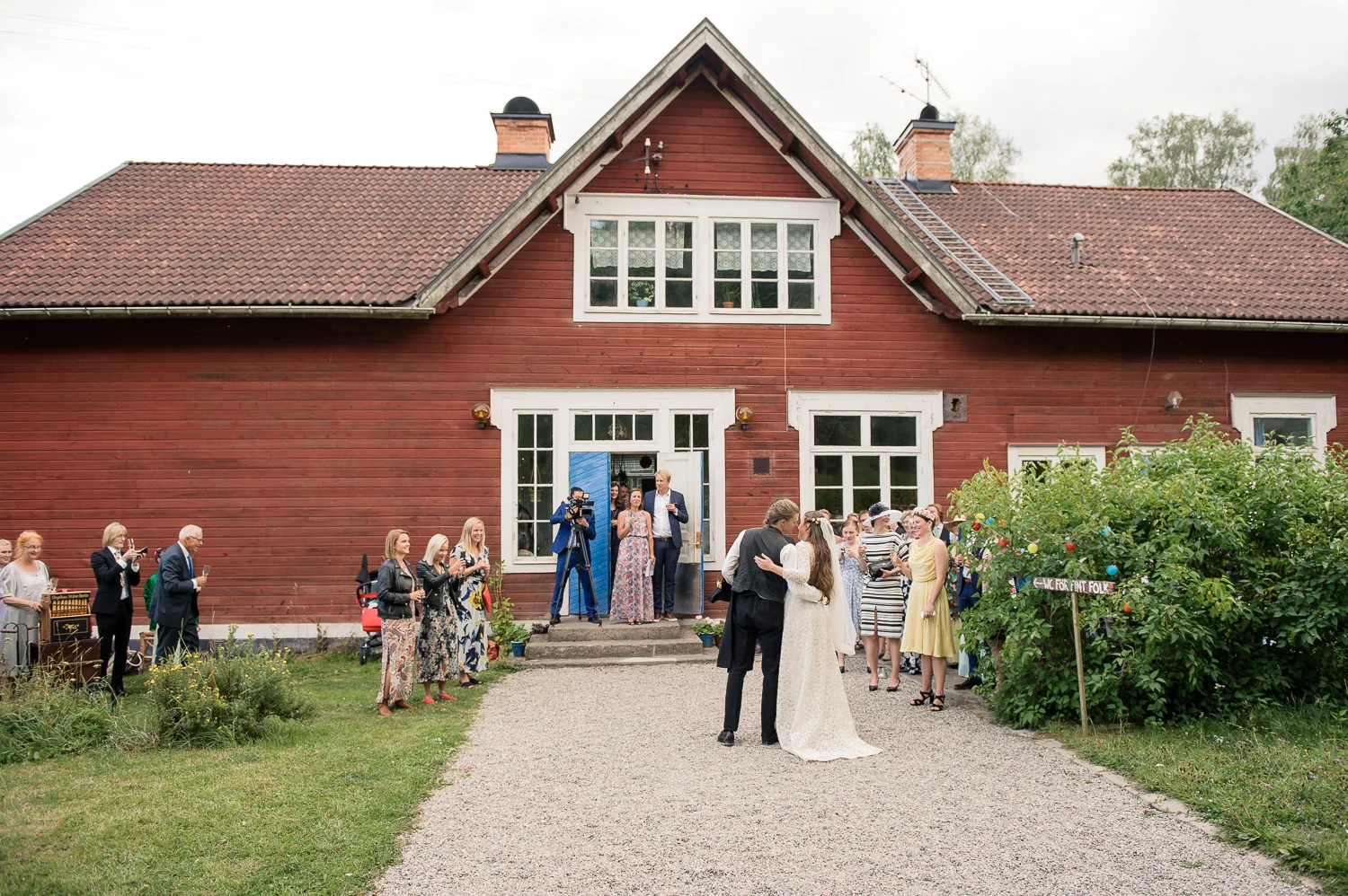 Bohemiskt lantligt bröllop i gammal byskola-93.jpg