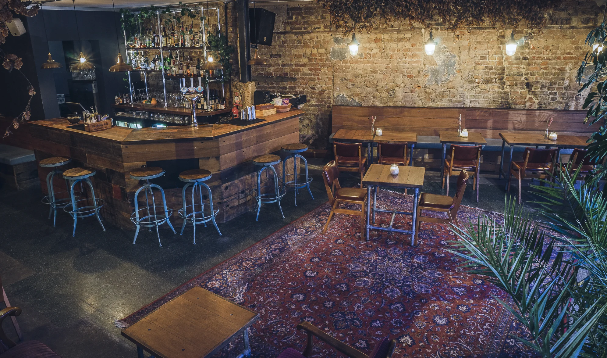 M3 Interior bar.jpg