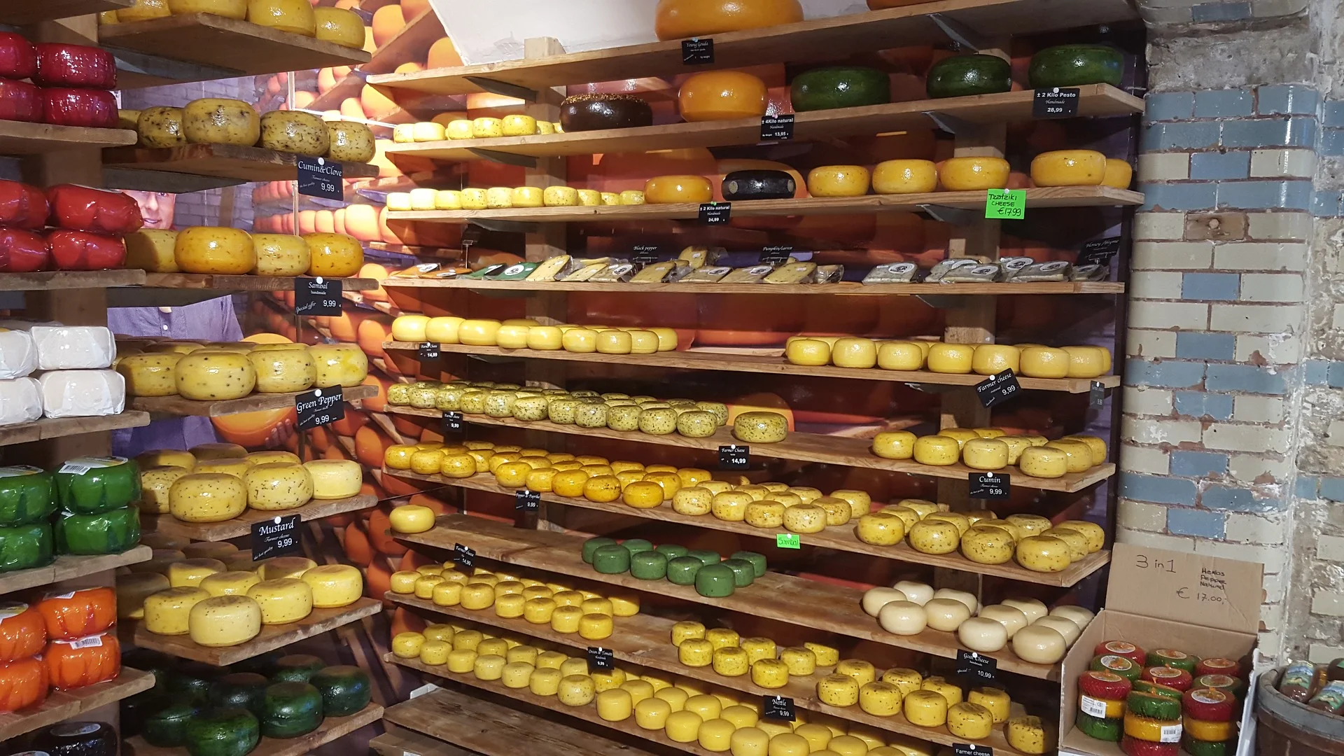 amsterdam-cheeses--pixabay-2133741_1920.jpg