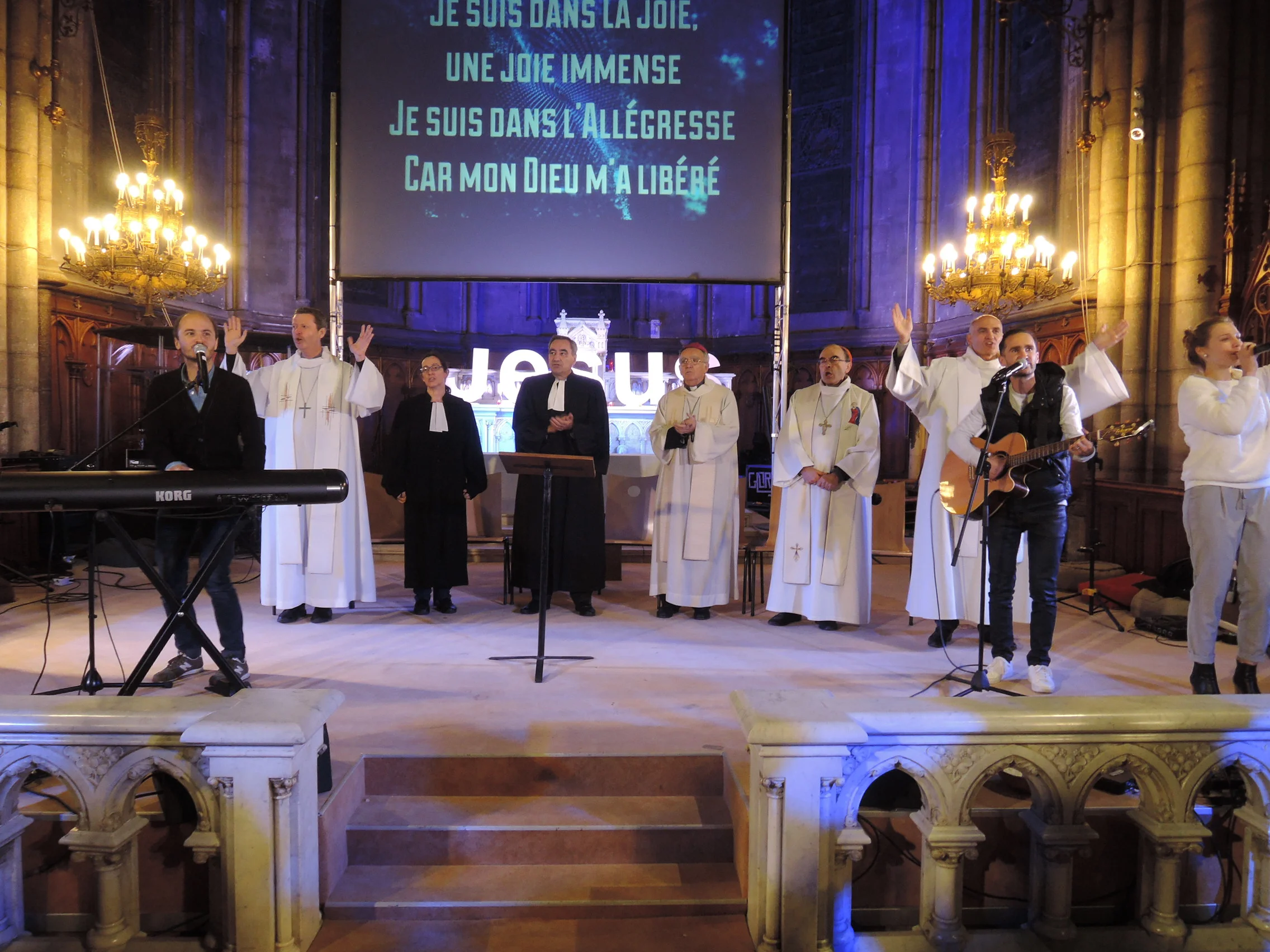  De gauche à droite : - Mgr Didier Berthet, évêque catholique chargé de l’œcuménisme pour la conférence des évêques de France - Pasteur Emmanuelle Seyboldt, présidente de l’EPUDF - Pasteur François Clavairoly, président de la Fédération protestante d