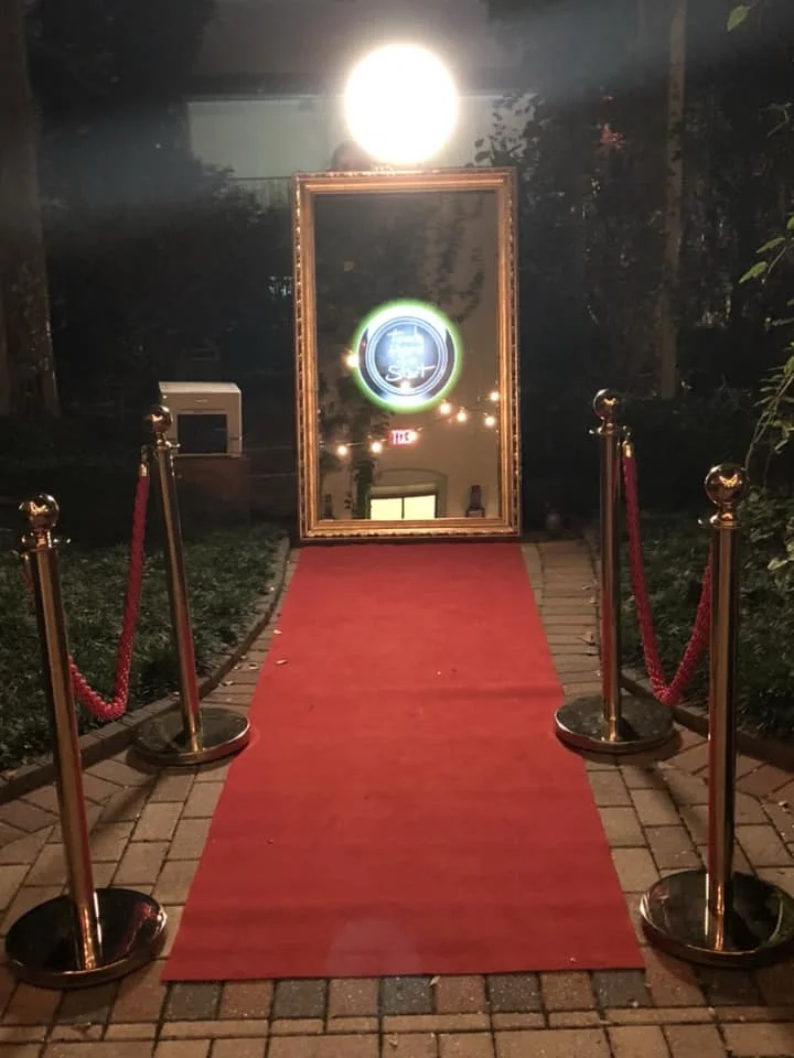 Mirror Booth 2.jpg
