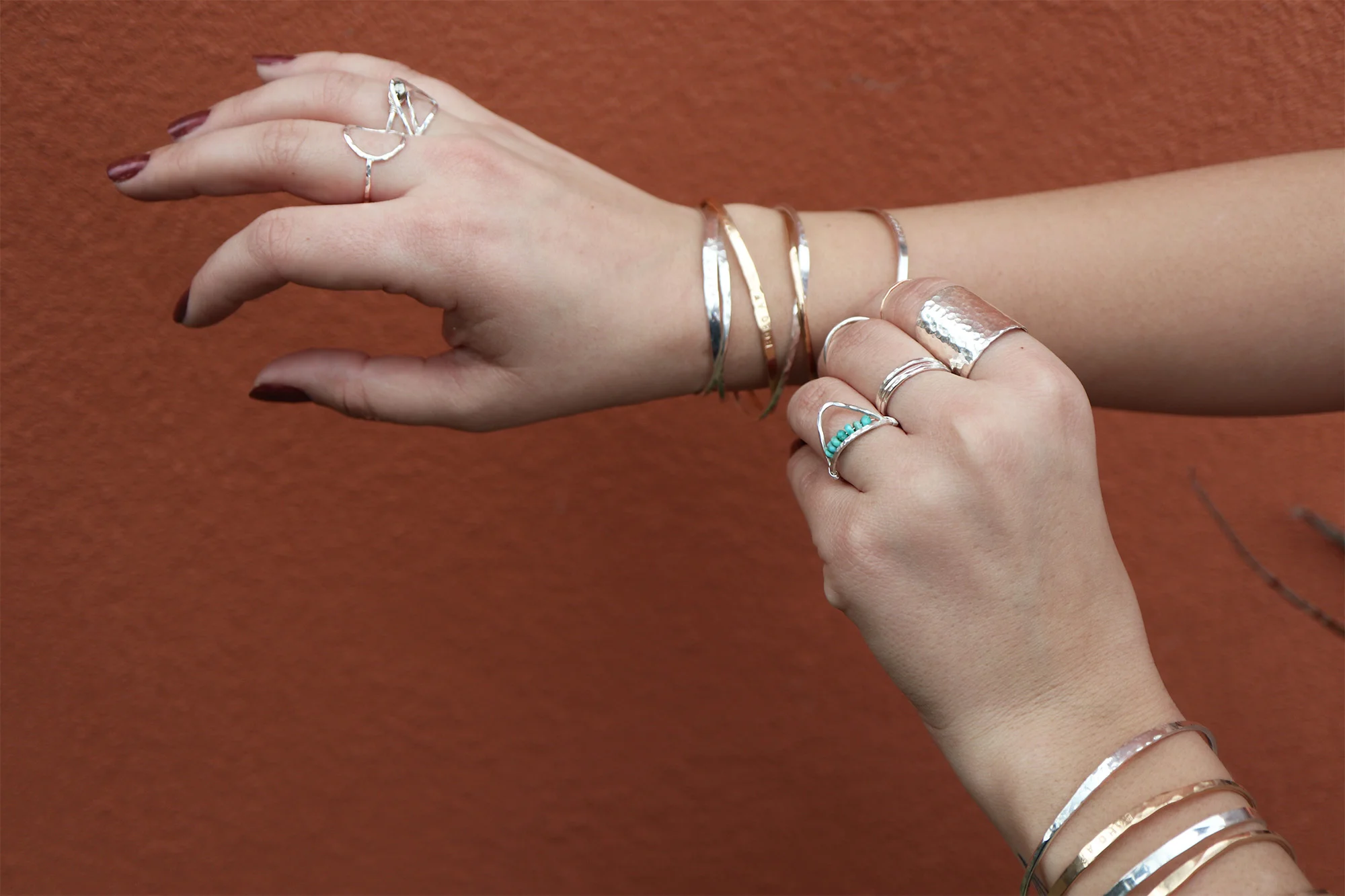 peachwallsilverrings.jpg