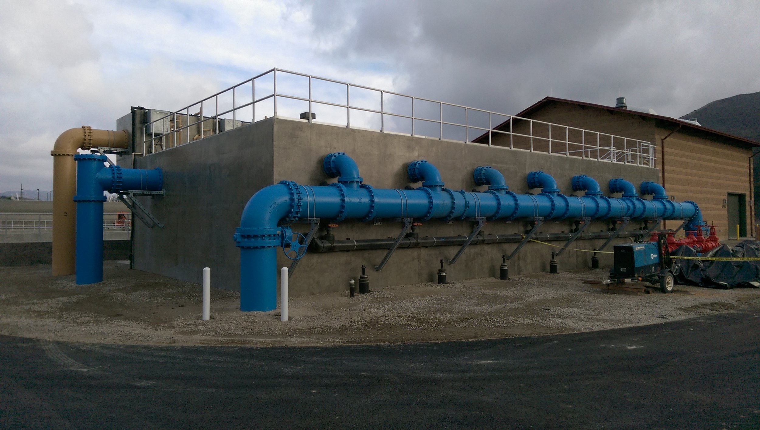 Blue PRO ® reactive filtration can be installed into concrete tanks or purpose-built fiberglass or stainless tanks.
