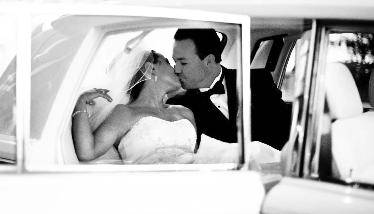 wedding kiss photo