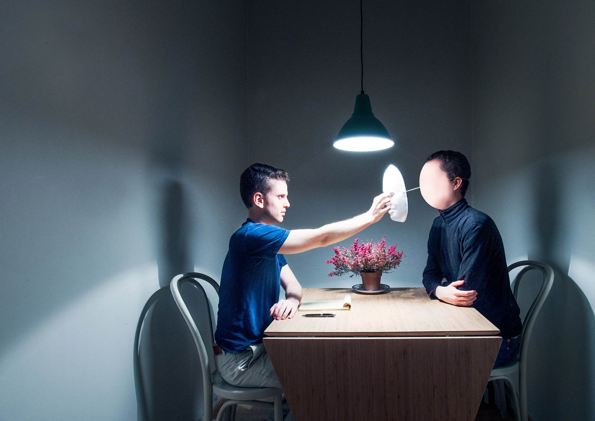 Avkledd av Jakob – konseptfoto