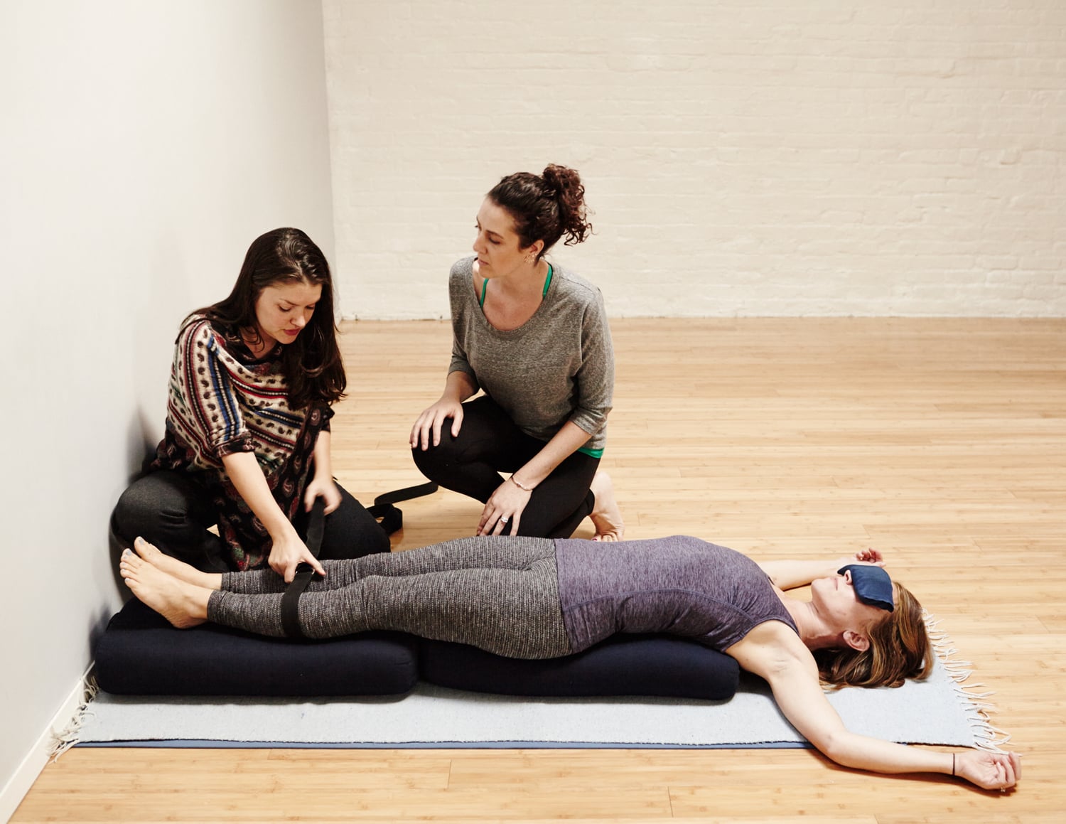 Teaching+Shoulderstand.jpg