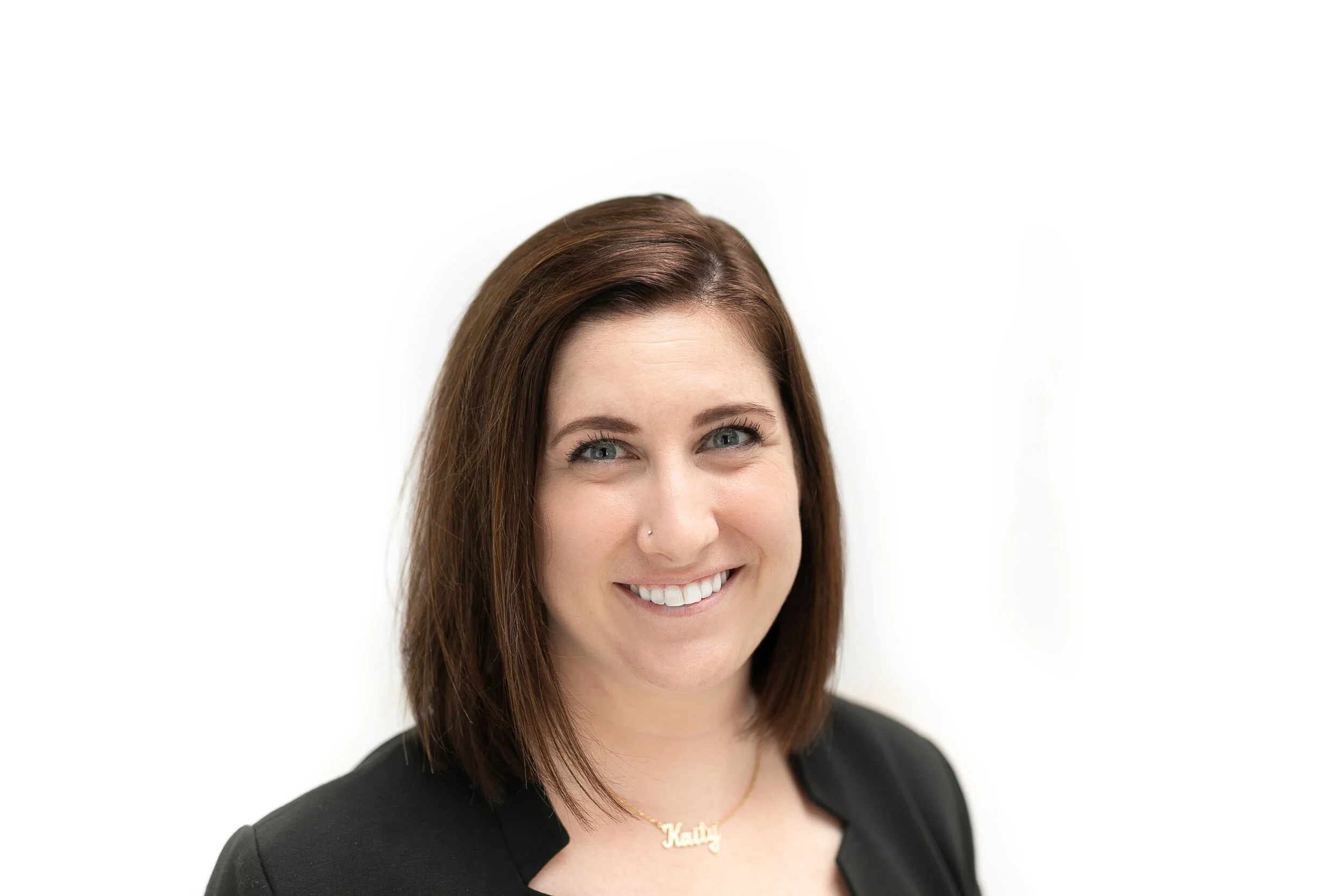 Kaity Cash - Account Director Kaity’s passion for telling stories and inherent wanderlust landed her at Magnum PR following a stint on the East Coast. She brings five years of experience in F&B and hospitality PR, managing and executing client strategies and media relations.