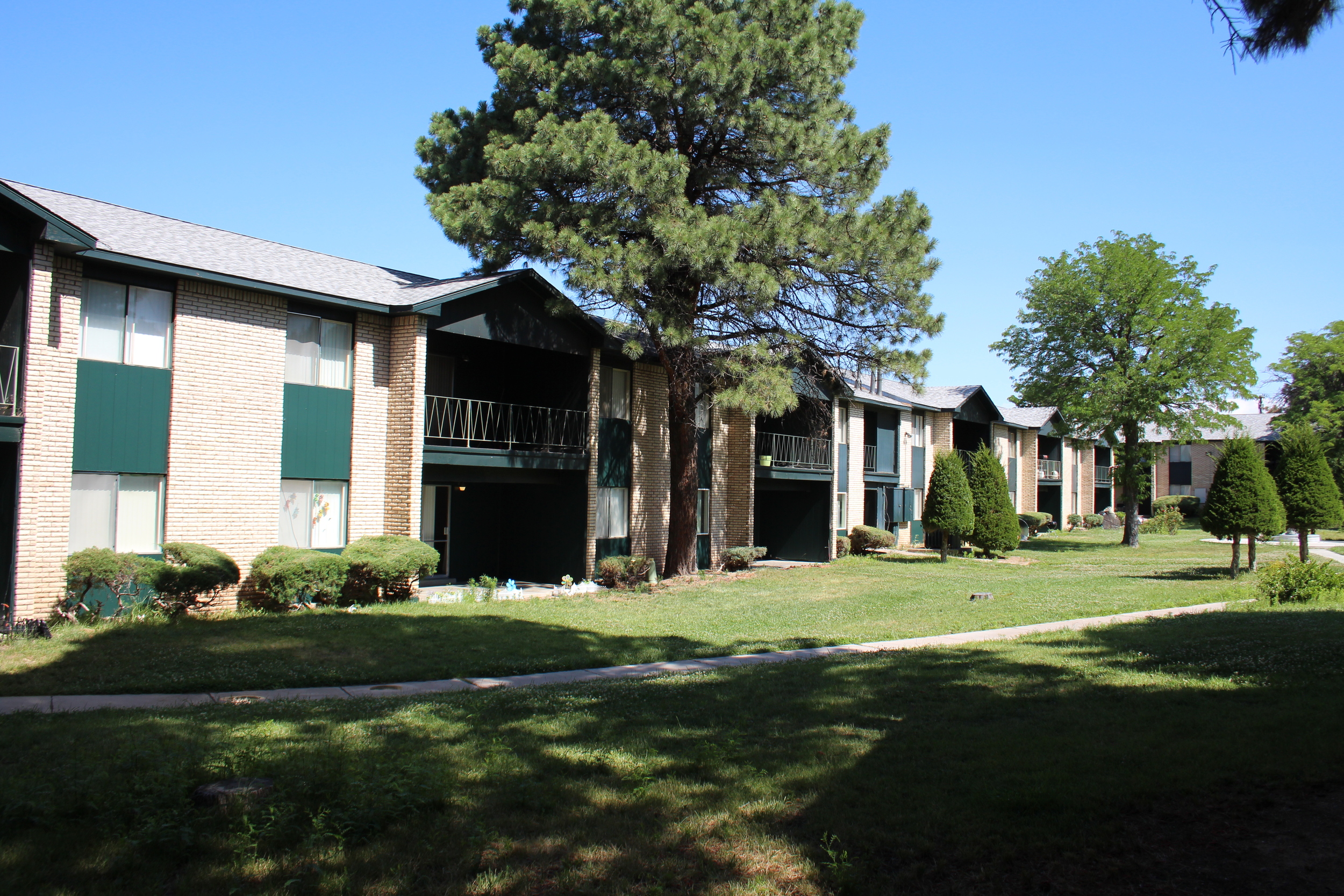 Ambassador East Apartments (3).JPG
