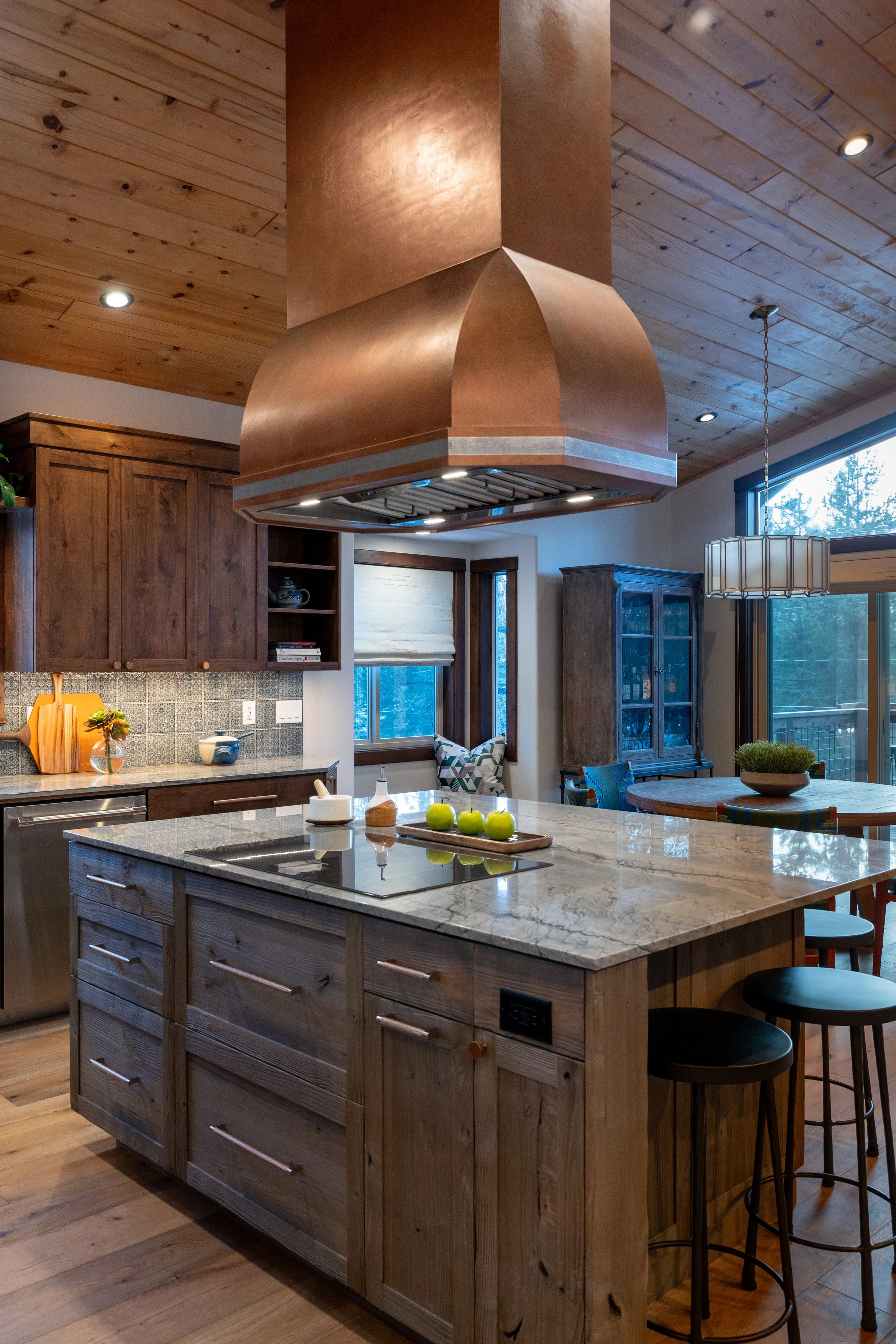 12D-Bar_Sarah_15752 Alder Creek_SineadKHphoto_High Res.jpg