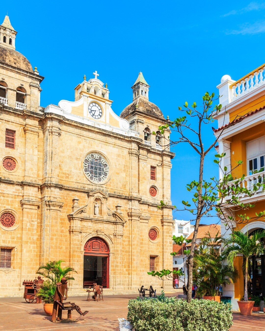 Picture perfect with beautiful, bright colored buildings, historic landmarks, and Caribbean beaches all in one place! Visit Cartagena to be part of the experience and don&rsquo;t forget to stay with us! 😎

Book now: https://airbnb.com/h/casa-cartage