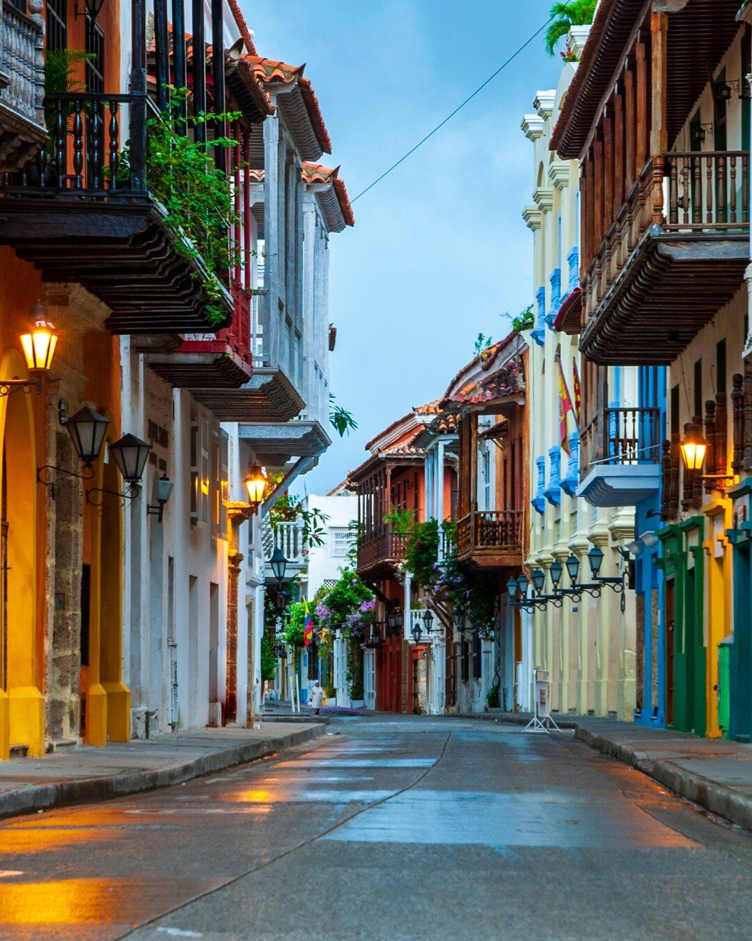 Take a walk with me on the beautiful streets of our city! 🌆

Check out our 7 room boutique villa at https://airbnb.com/h/casa-cartagena and book your stay with us!

#casalacartujita #privatevilla #travellife #luxuryvillacartagena #privatevillacartag