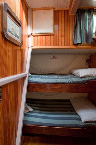 Sloop Cabins