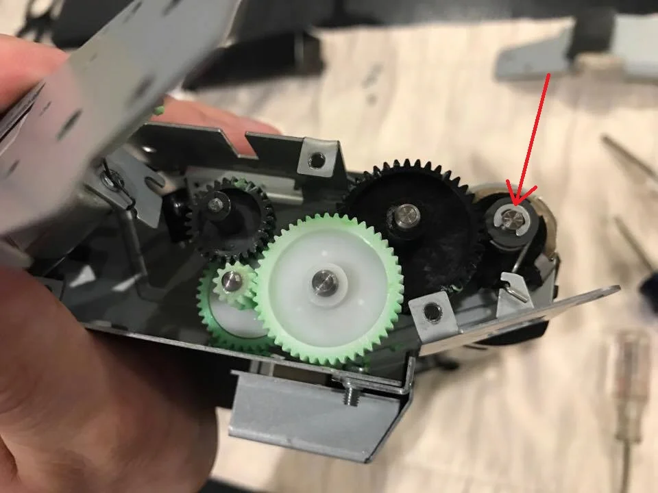 Nav Screen Gear Replacement 09.jpg