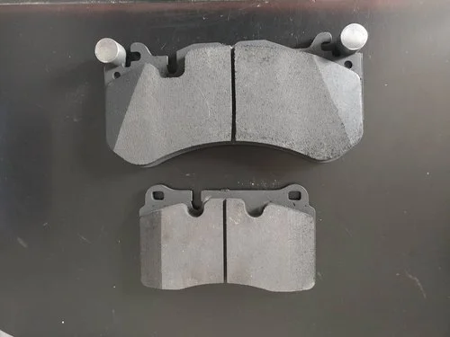 4-vs-6+piston+caliper+pads.jpg