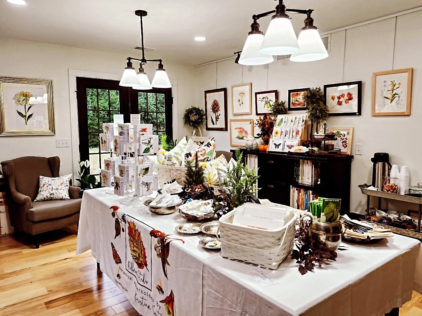It's Arts and Eats weekend! Come for an open studio visit and shop!🍂
October 18-19, 10am-5pm
I have maps if you need one for your adventure or follow along @thornapplearts 
@artsandeats