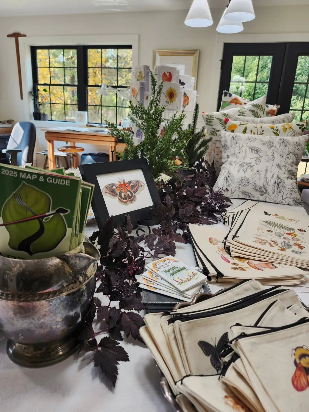 Thank you to everyone who came to our open studio weekend!🍂
It was so nice to see all of your smiling faces, chat with you, and meet some new friends too!🍂