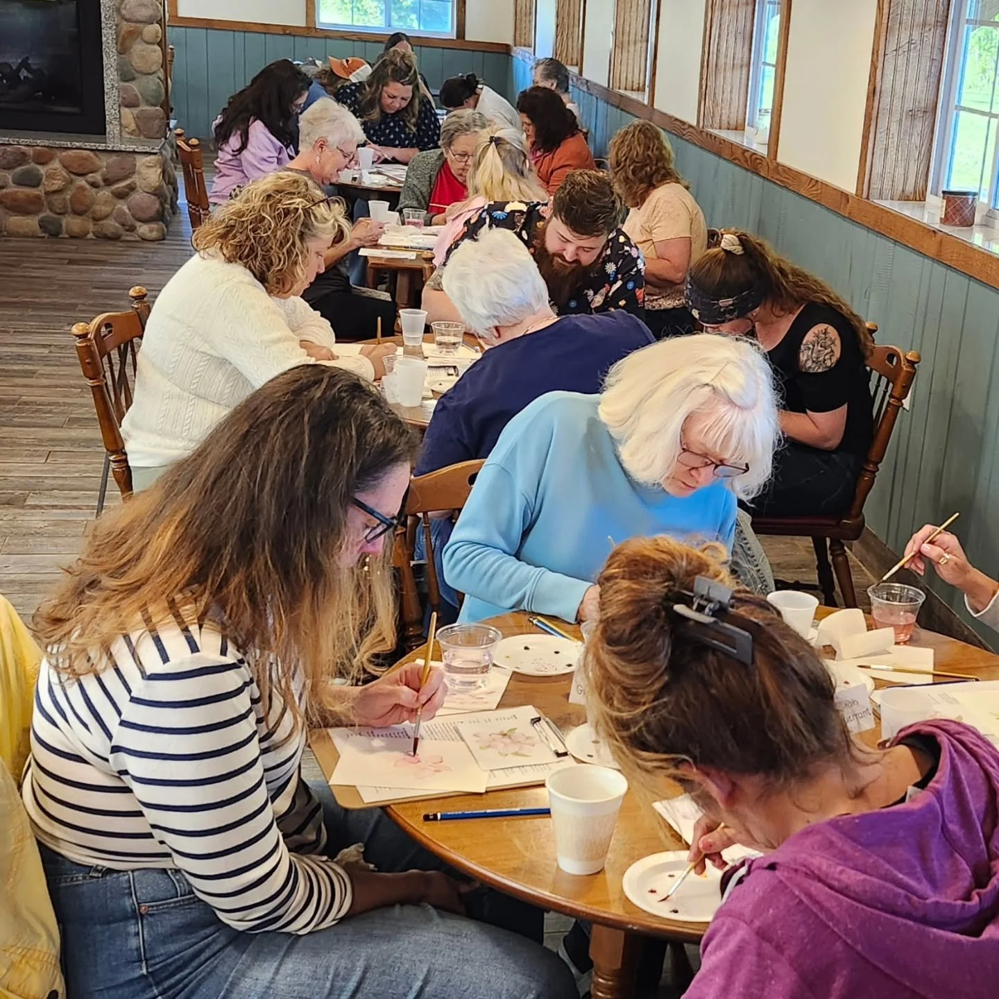 What a fun group of painters we had @brooksidefarmsmi tonight! They did an amazing job with their artwork, thank you all for spending your Friday evening with us!❤️
And thank you for hosting Brookside, the snacks were fabulous!😘