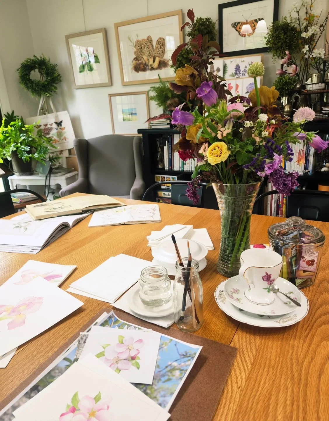 Ready for today's private party! Birthday celebration, peaceful afternoon tea and instructional watercolor painting class in the studio🌸
DM or link in bio for bookings!