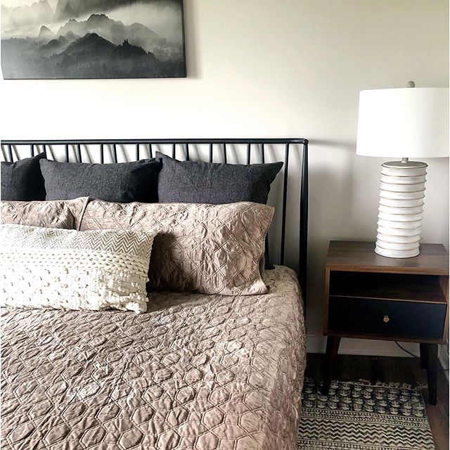 I&rsquo;m so happy with how this neutral color scheme turned out. Browns, blacks and whites🖤 ⠂
⠂
⠂
⠂
⠂
⠂
⠂
⠂
#knoxvilleinteriordesign #knoxvilleinteriordesigner #knoxvillehomes #knoxvilledesigner #designcoaching #interiordesigncoaching #remodeldesig
