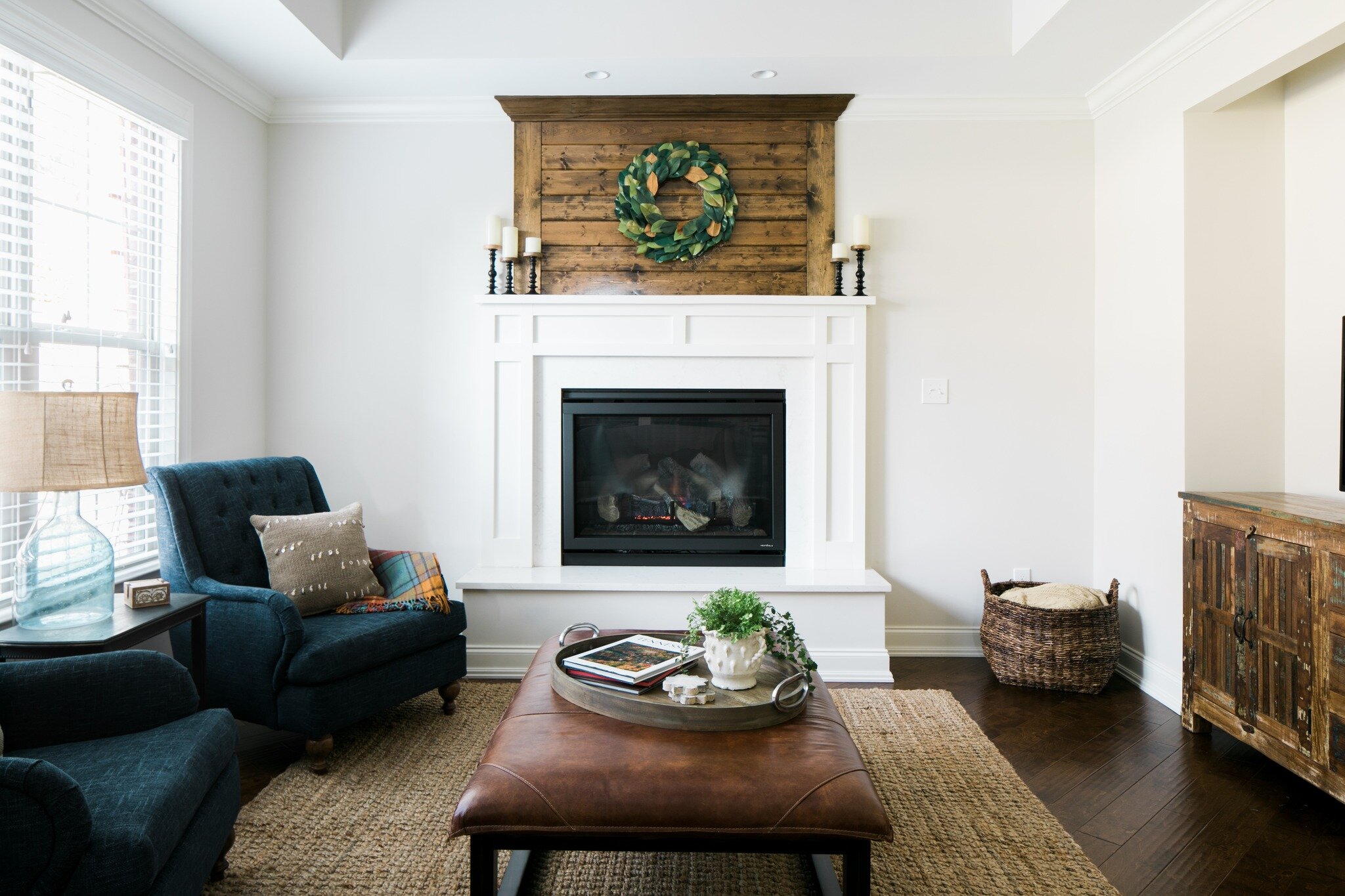 Neutrals with pops of blues and greens = one of our favorite color schemes!

This is the perfect space for cozy reading, crocheting, or napping. 😊😴 You can do a lot with a fireplace feature wall, but we loved keeping this one simple with the wood a