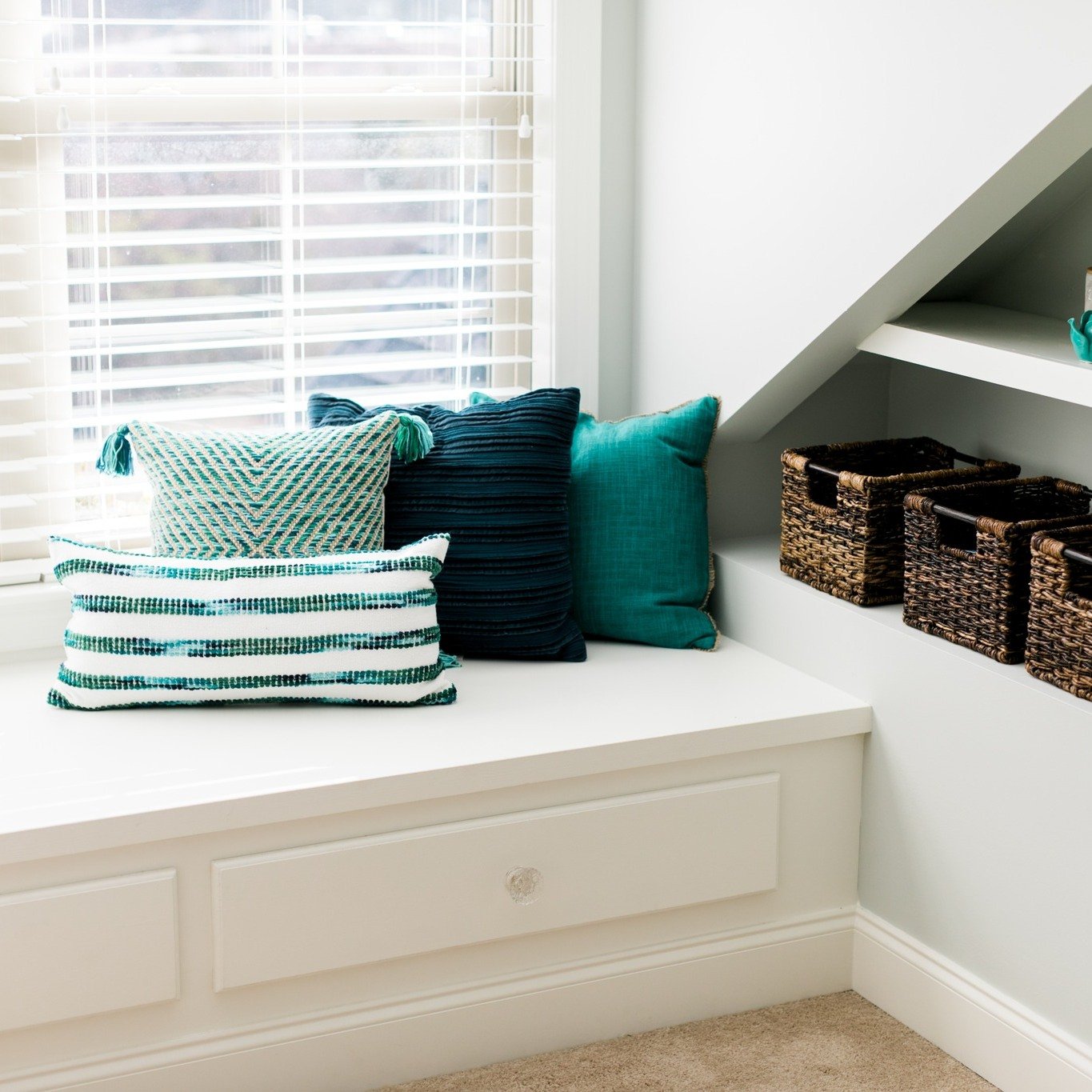 Pillows... they really complete a space💚

How do we decide what pillows to use? Each design is different, but we often follow a similar process:

✨ Design with your colors. Pull colors from your space (rug, art, etc), and pick your favorites to use 