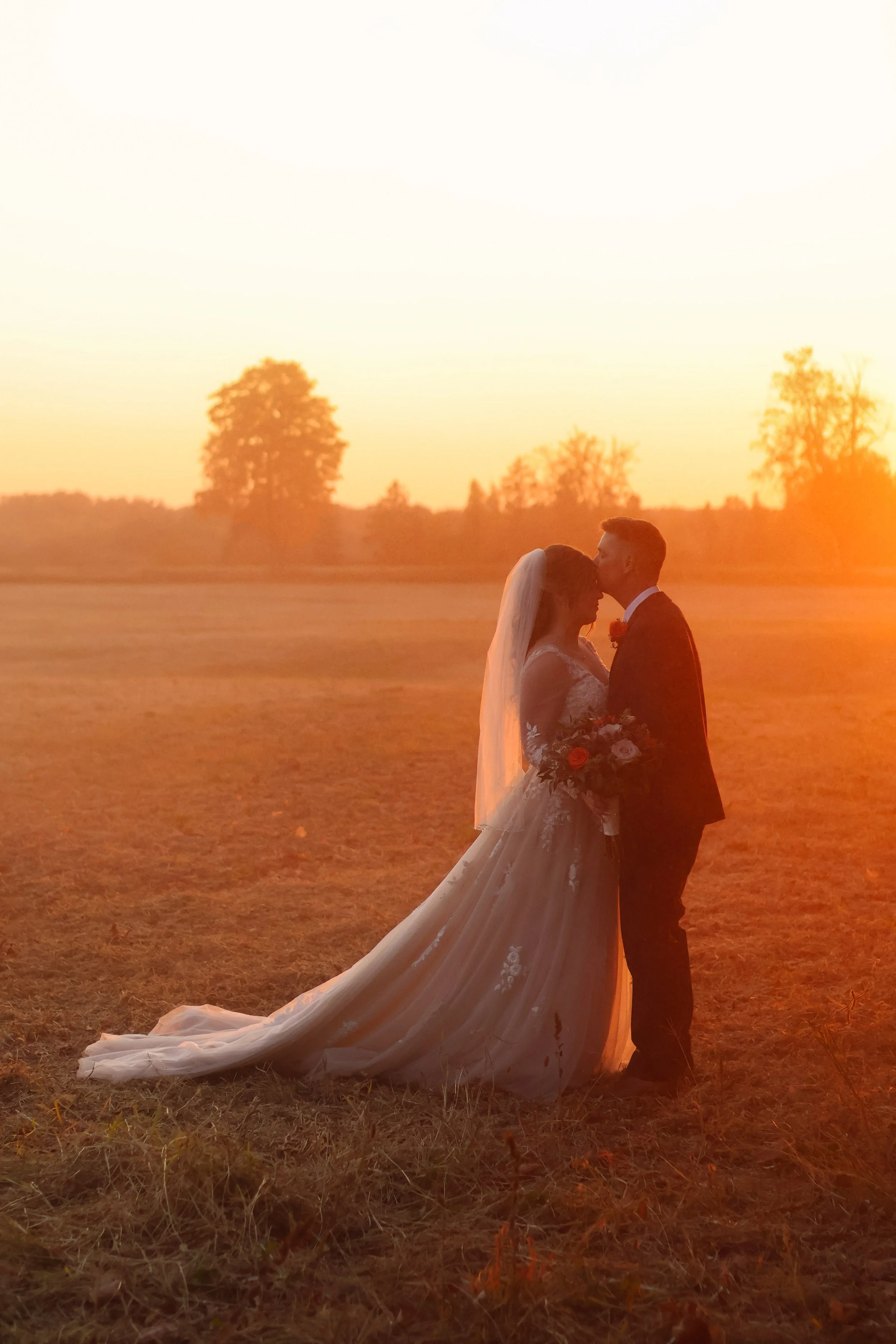 Why Golden Hour Makes All the Difference in Toronto Wedding Photography