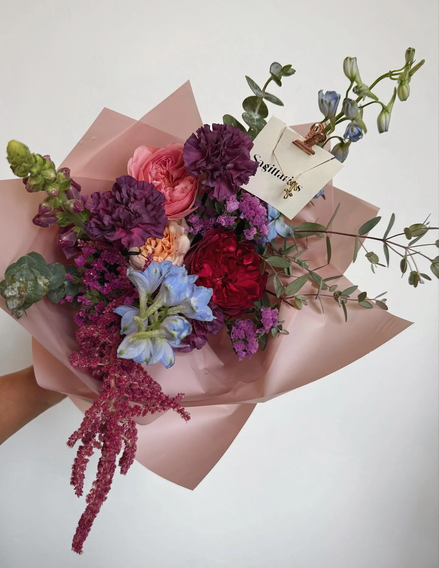 Sagittarius season is upon us! Big dreams, big adventures &amp; zero limits 🏹 💫 Our fiery Sagittarius bouquet is available for delivery or pick up 

#flowers #saggitariusseason #freshblooms