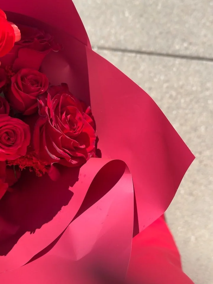 Stocked and ready for all you lovers &lsquo;till we sell out! &hearts;️&hearts;️&hearts;️
#happyvalentinesday #freshflowers #love