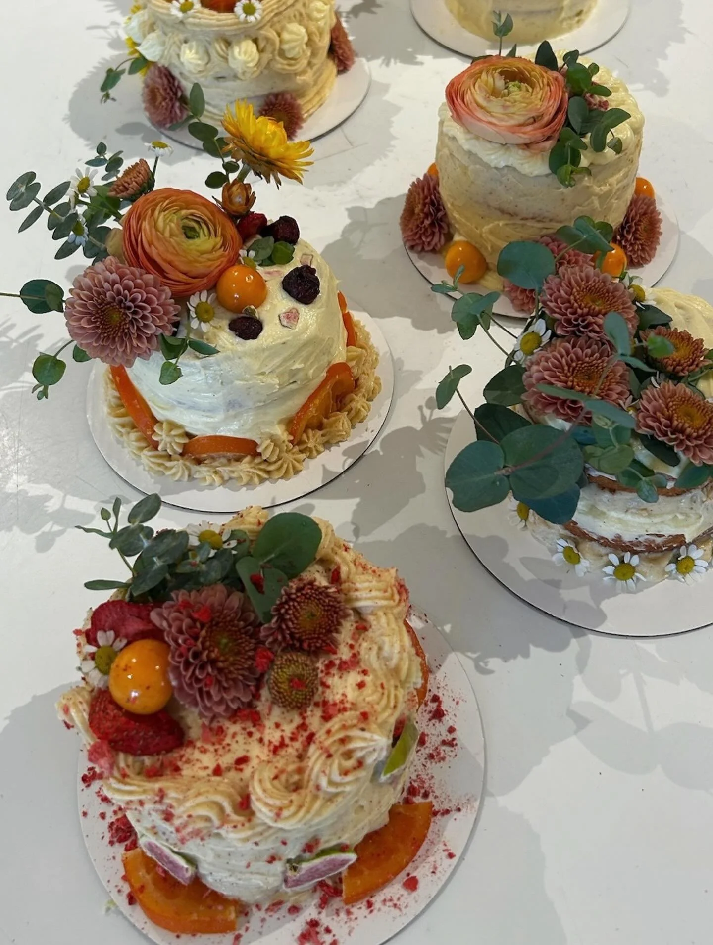 BTS from our very delicious cake decorating workshop with @holyfocaccia_ 

We have two spring workshops that still have spots left! Book on our website to reserve your spot. 

Spring Bouquet Workshop 🌸 3/5 at 6pm
Succulent Garden Workshop 🌵3/29 at 