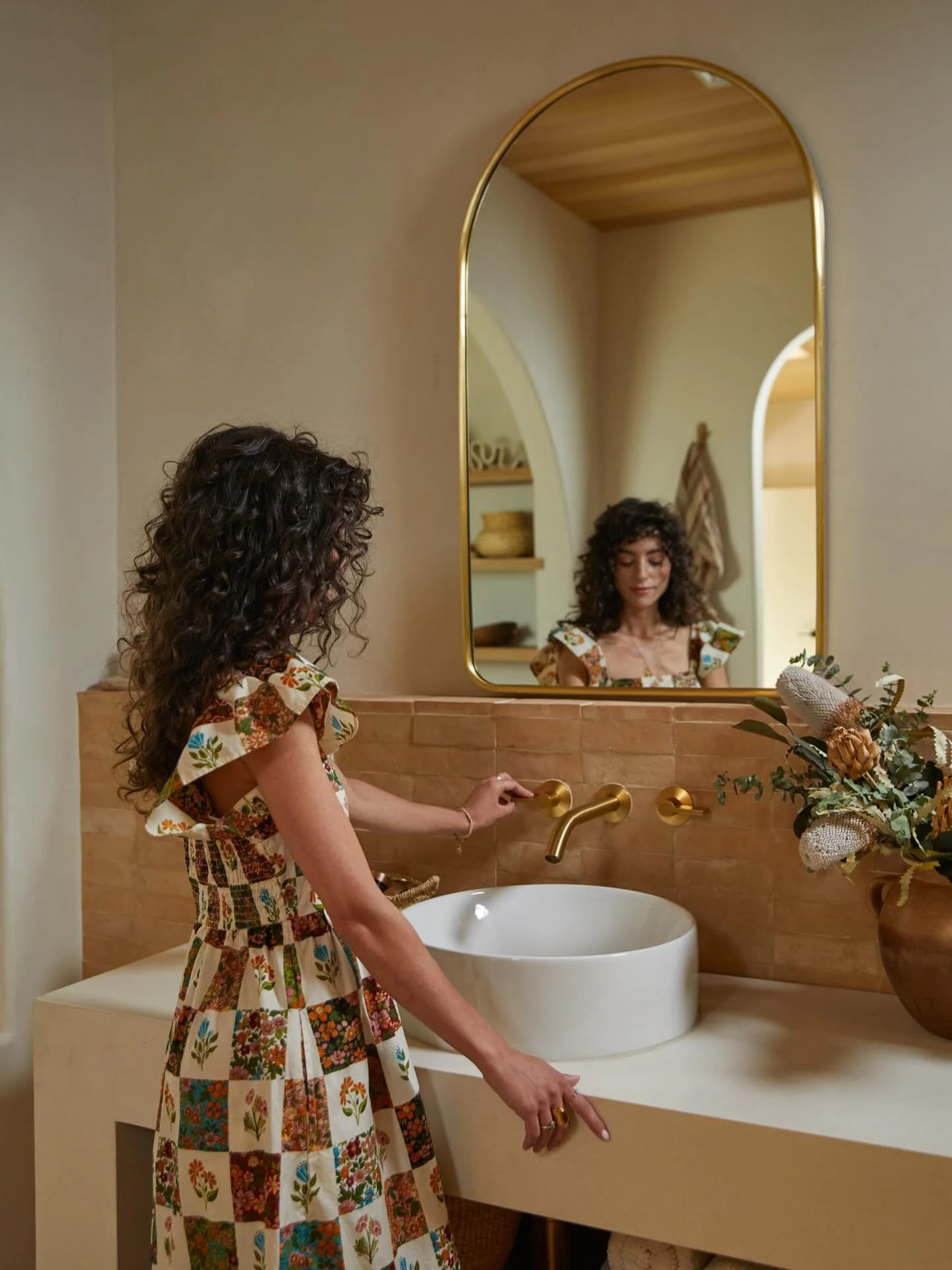 Our favorite place to see our work? In your homes. Thanks for letting Bloom Maven be part of your everyday✨ 

@newdarlings 
@sammysamreed 

#driedarrangement #freshflowers #flowersathome