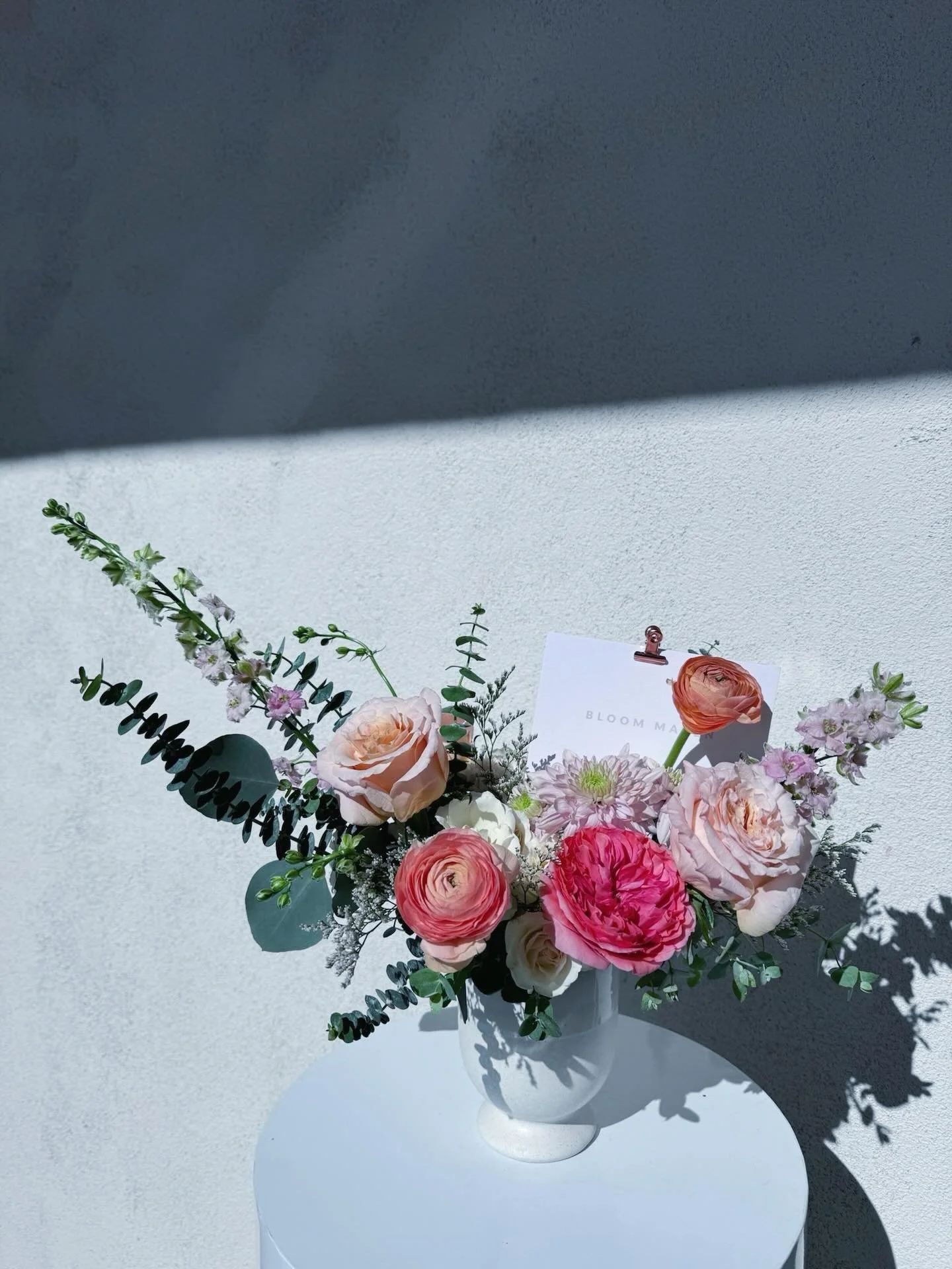 Flowers are never a bad idea. Order yours today for someone special 🌸

#freshflowers #handmadearrangements