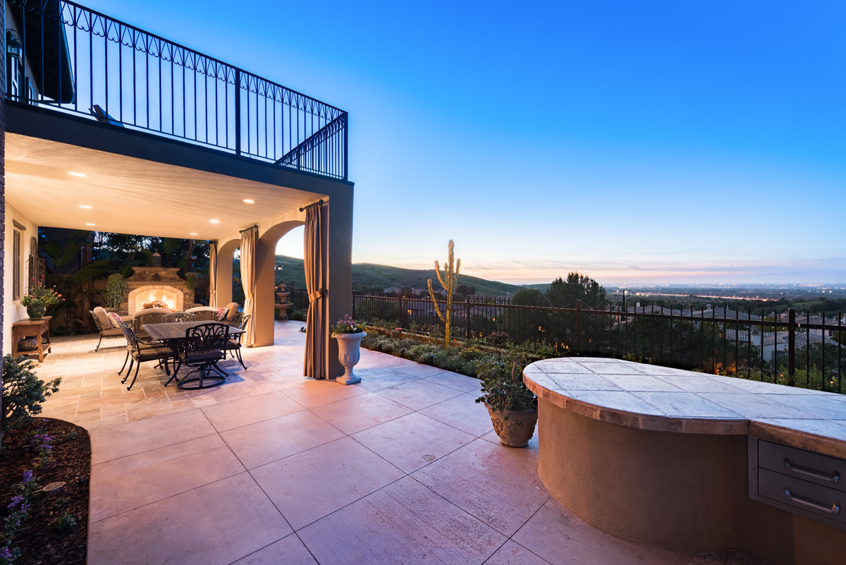 39 Balcony_0092-HDR.jpg